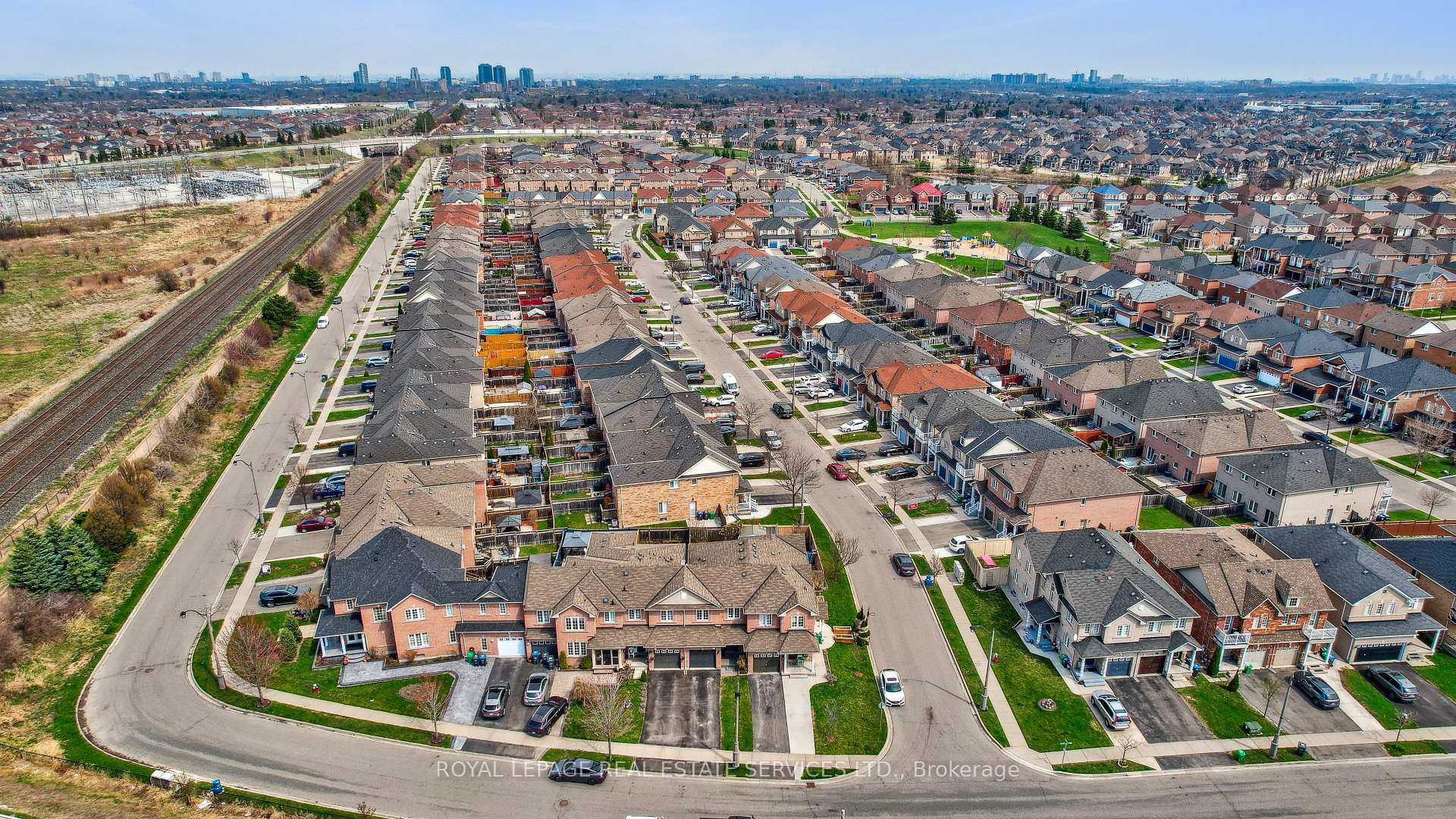 Photo 28 of 83 Crystal Glen Crescent, Brampton, Credit Valley — HOMEH