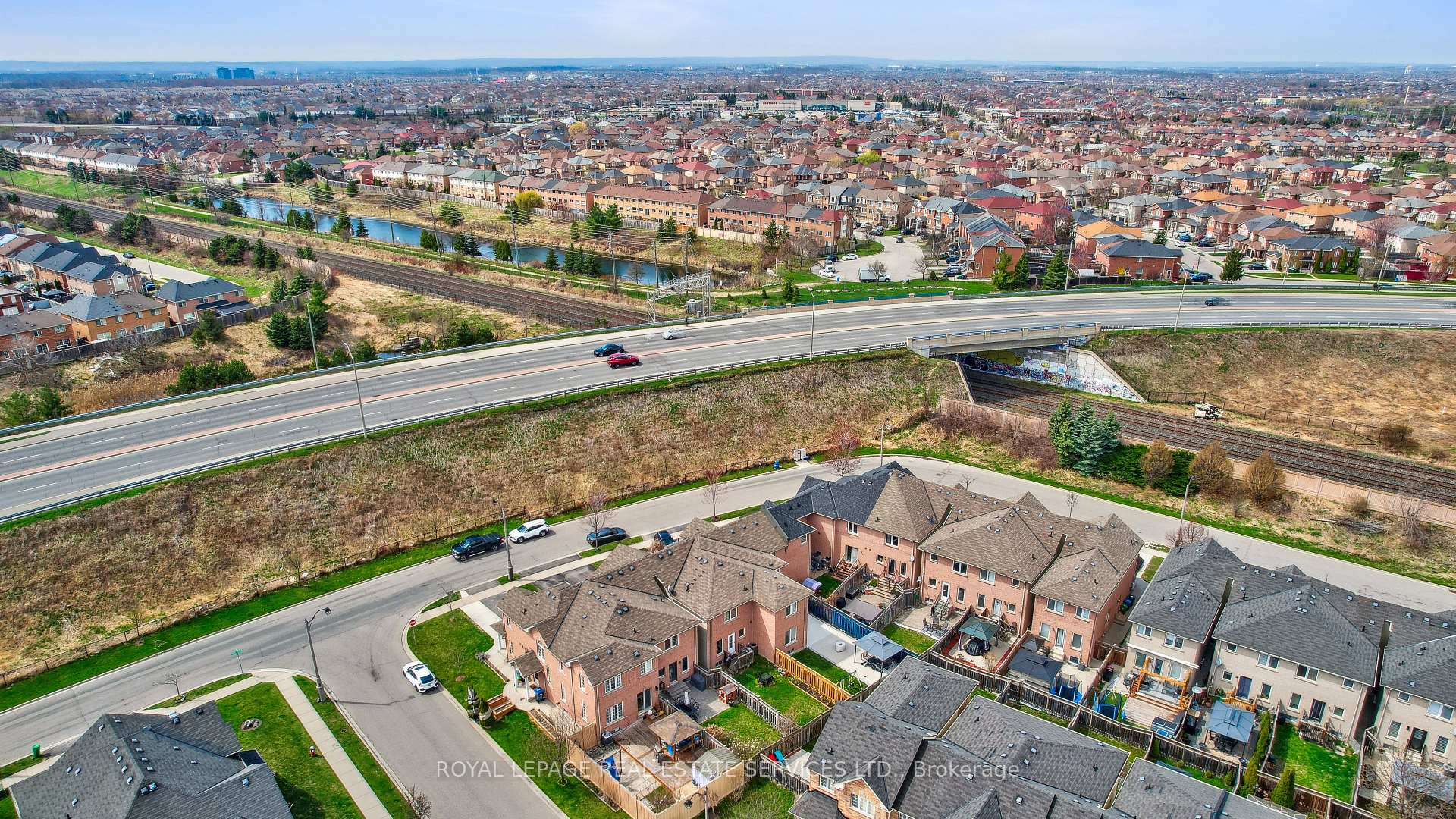 Photo 33 of 83 Crystal Glen Crescent, Brampton, Credit Valley — HOMEH