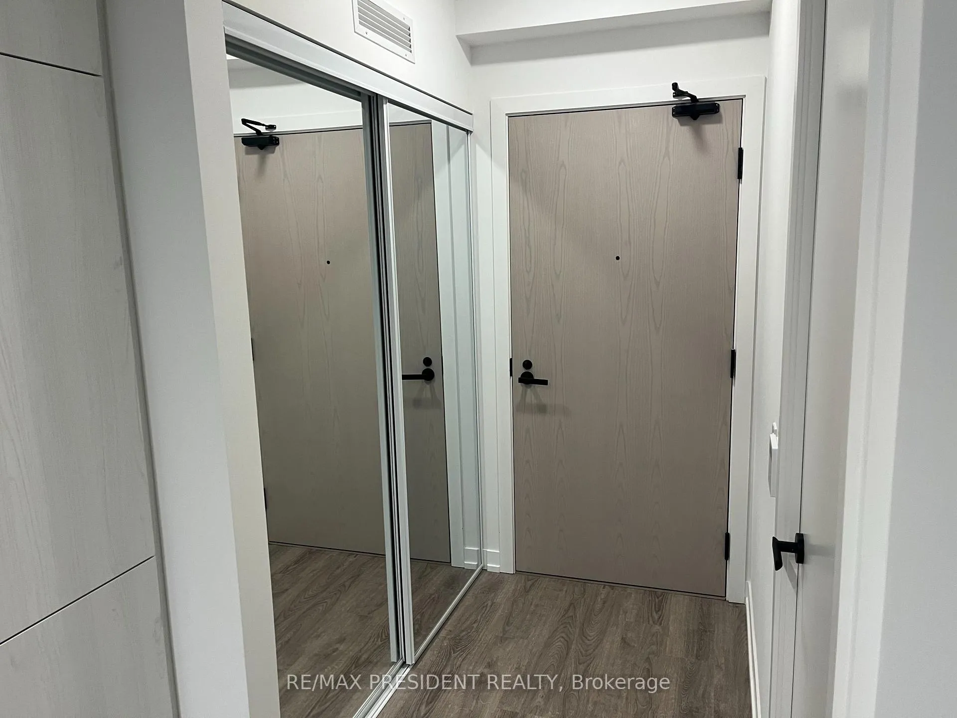 Photo 5 of Unit 4110, 8 Interchange Way, Vaughan, Vaughan Corporate Centre — HOMEH