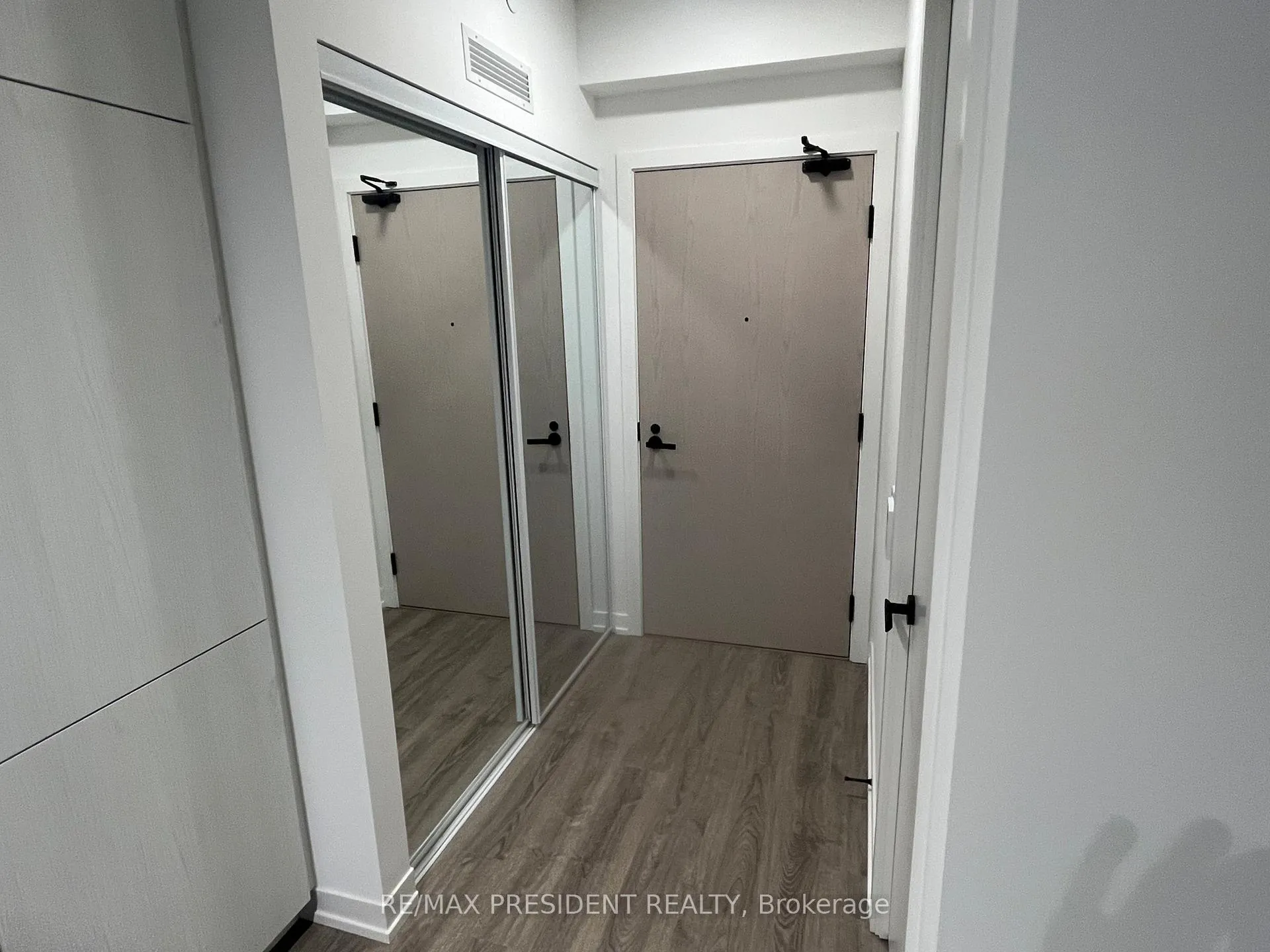 Photo 8 of Unit 4110, 8 Interchange Way, Vaughan, Vaughan Corporate Centre — HOMEH