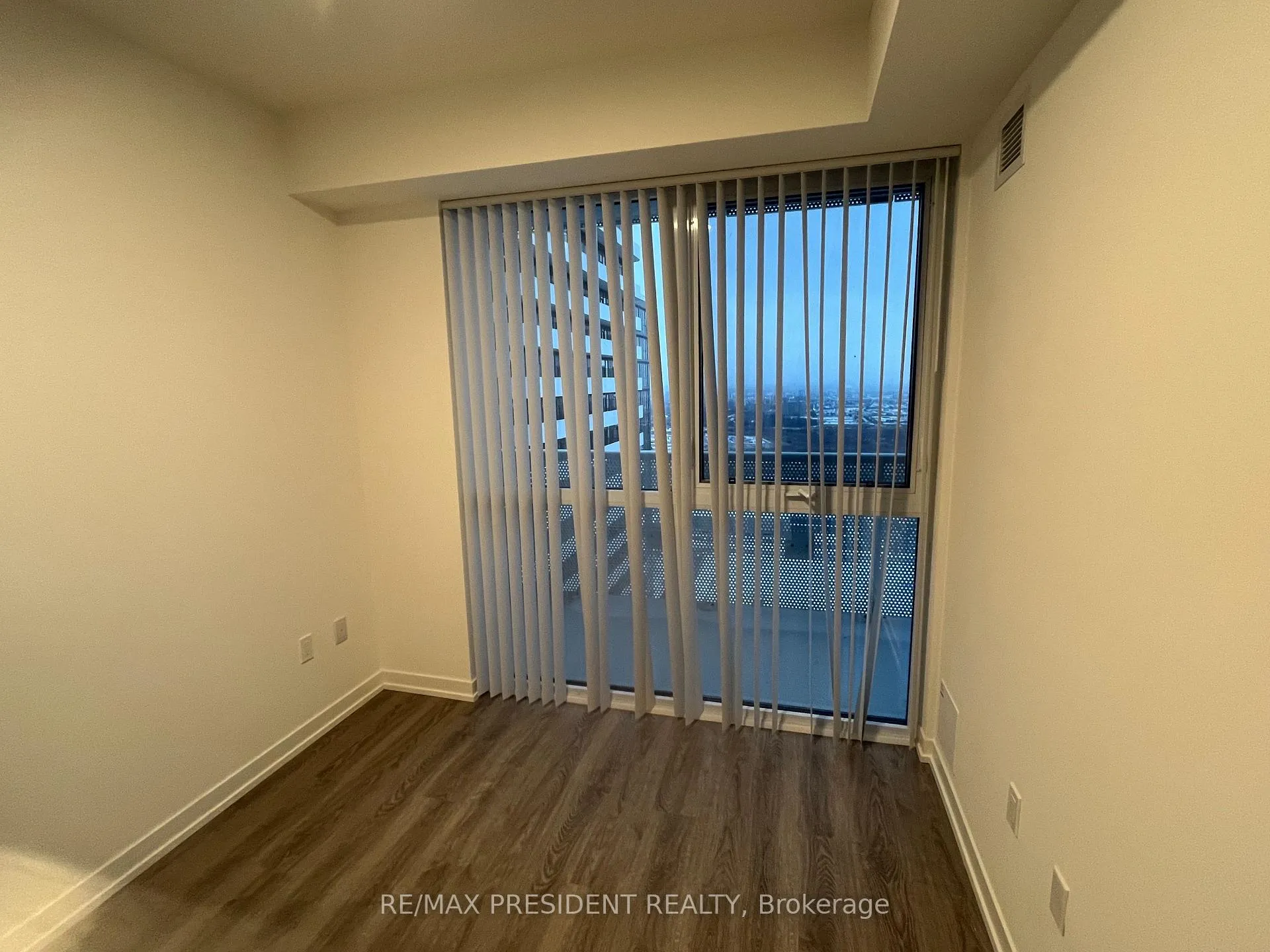 Photo 13 of Unit 4110, 8 Interchange Way, Vaughan, Vaughan Corporate Centre — HOMEH