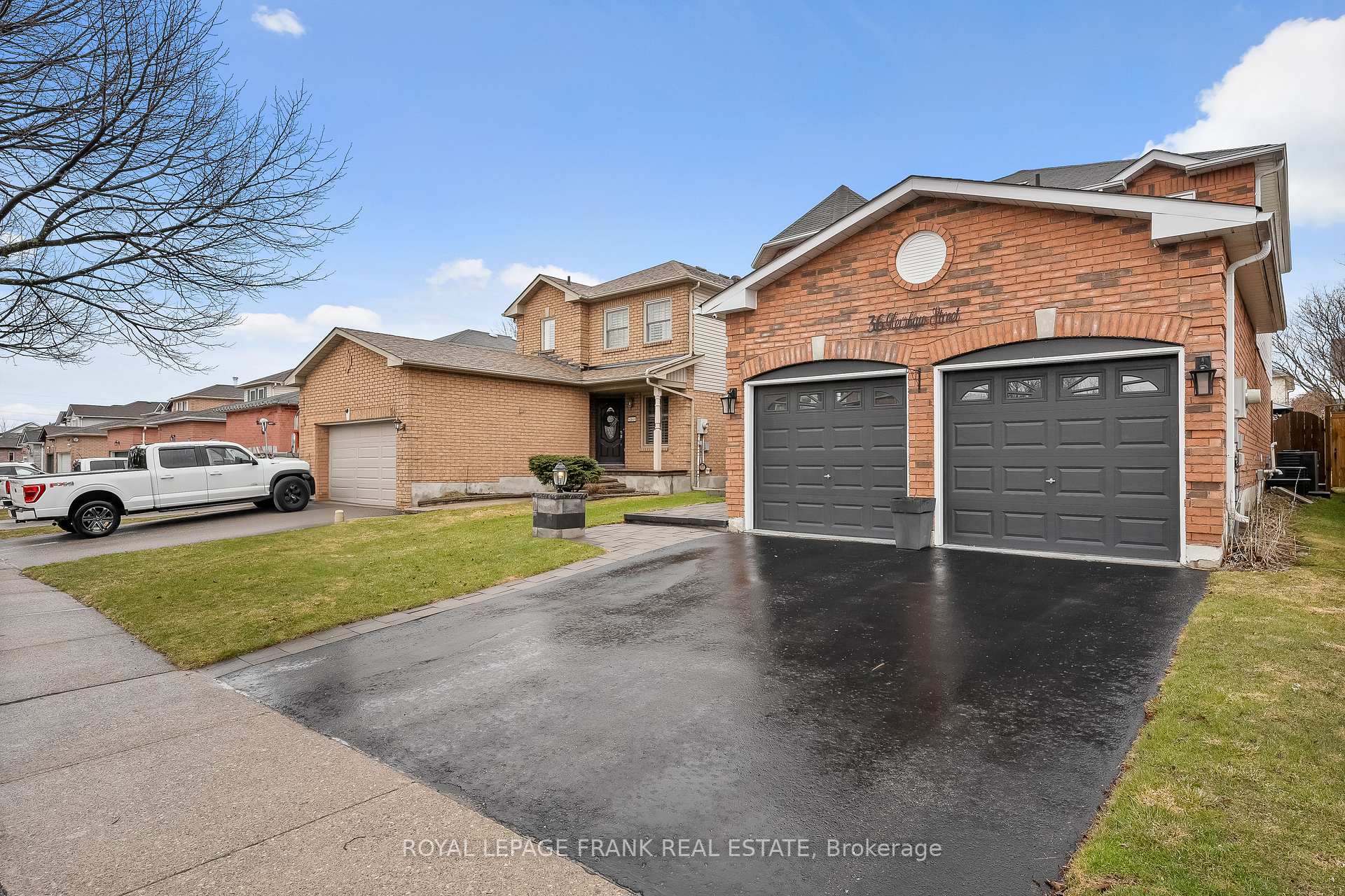 Photo 6 of 36 Kershaw Street, Clarington, Bowmanville — HOMEH
