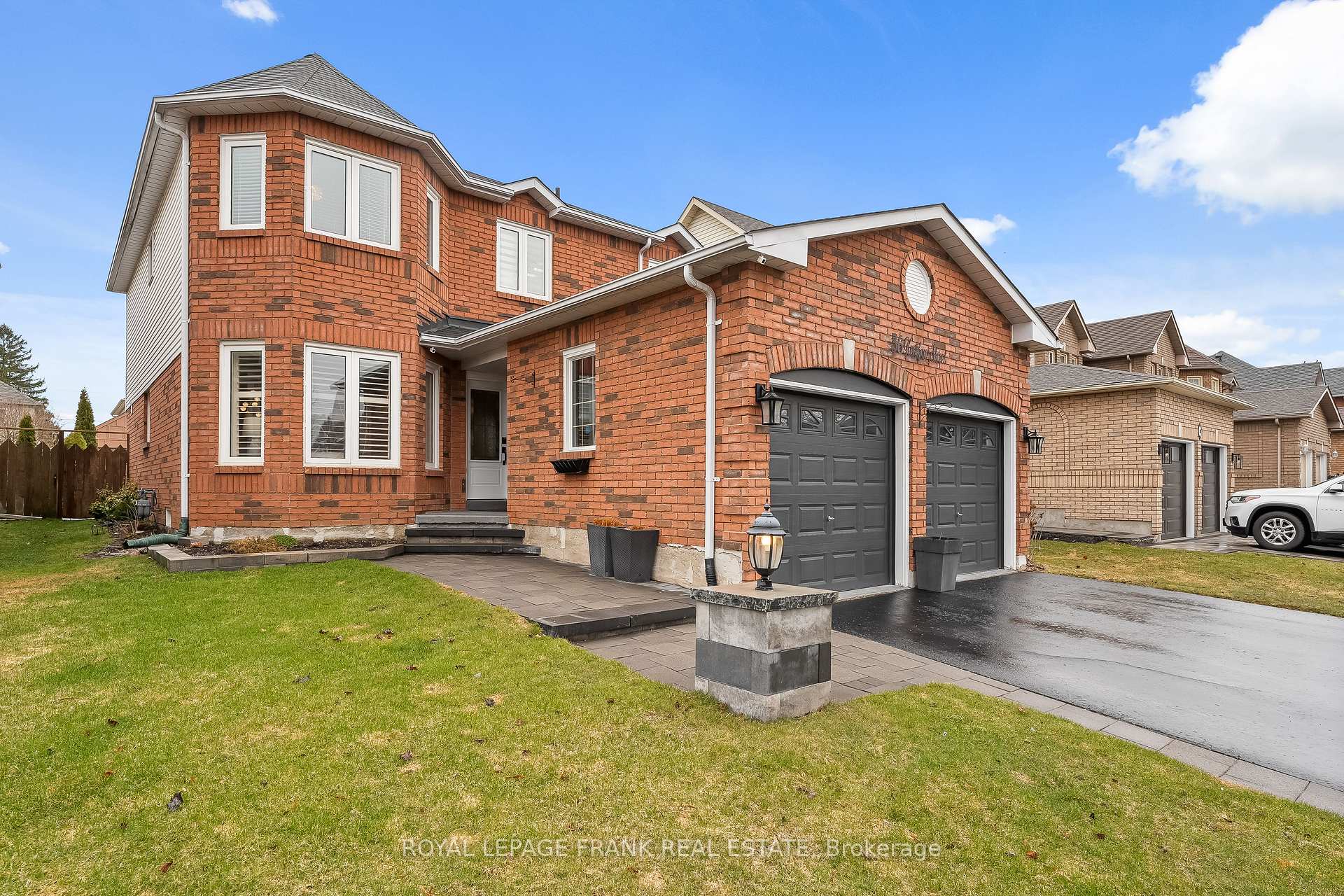 Photo 4 of 36 Kershaw Street, Clarington, Bowmanville — HOMEH