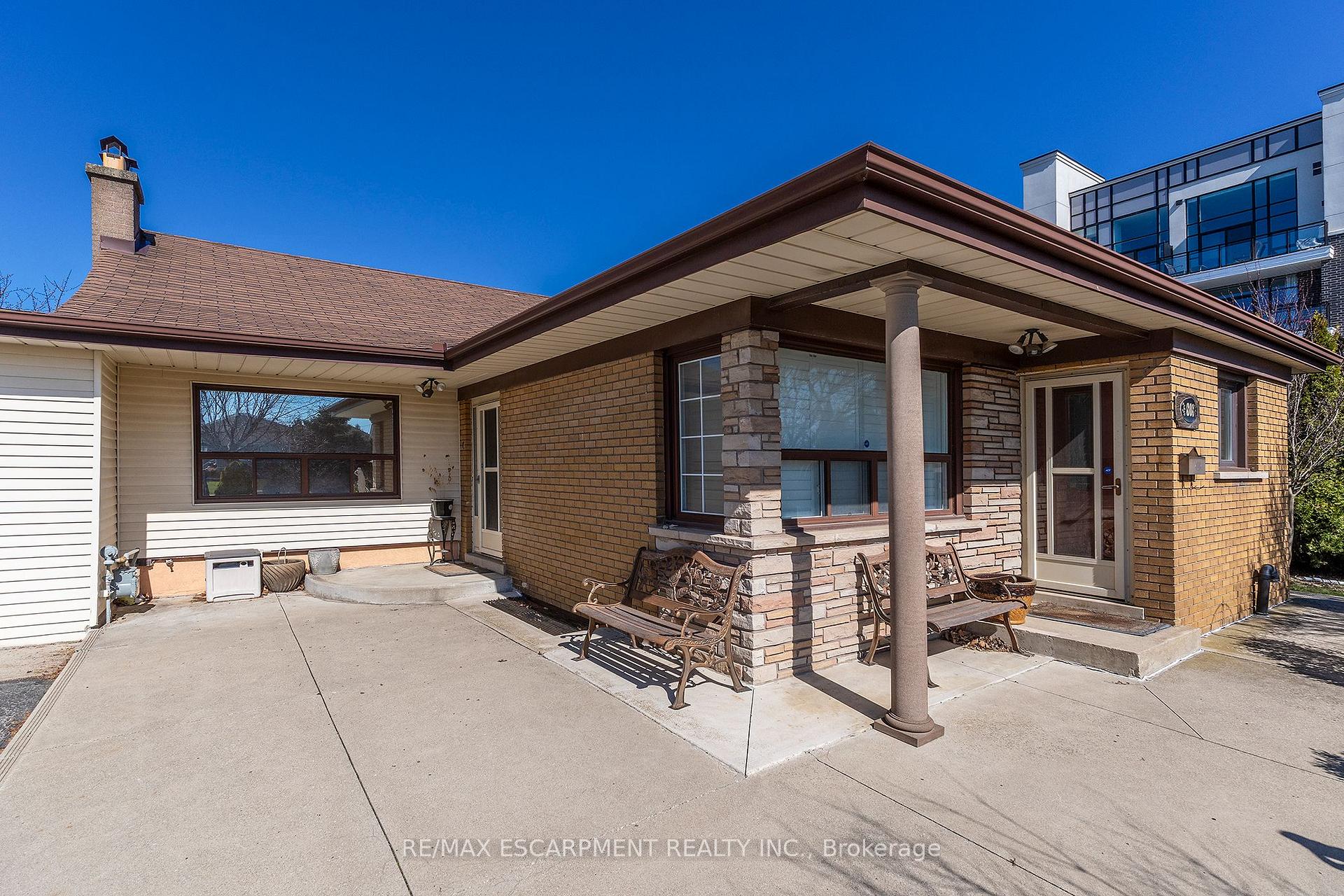 Photo 3 of 808 West 5TH Street, Hamilton, Gourley — HOMEH