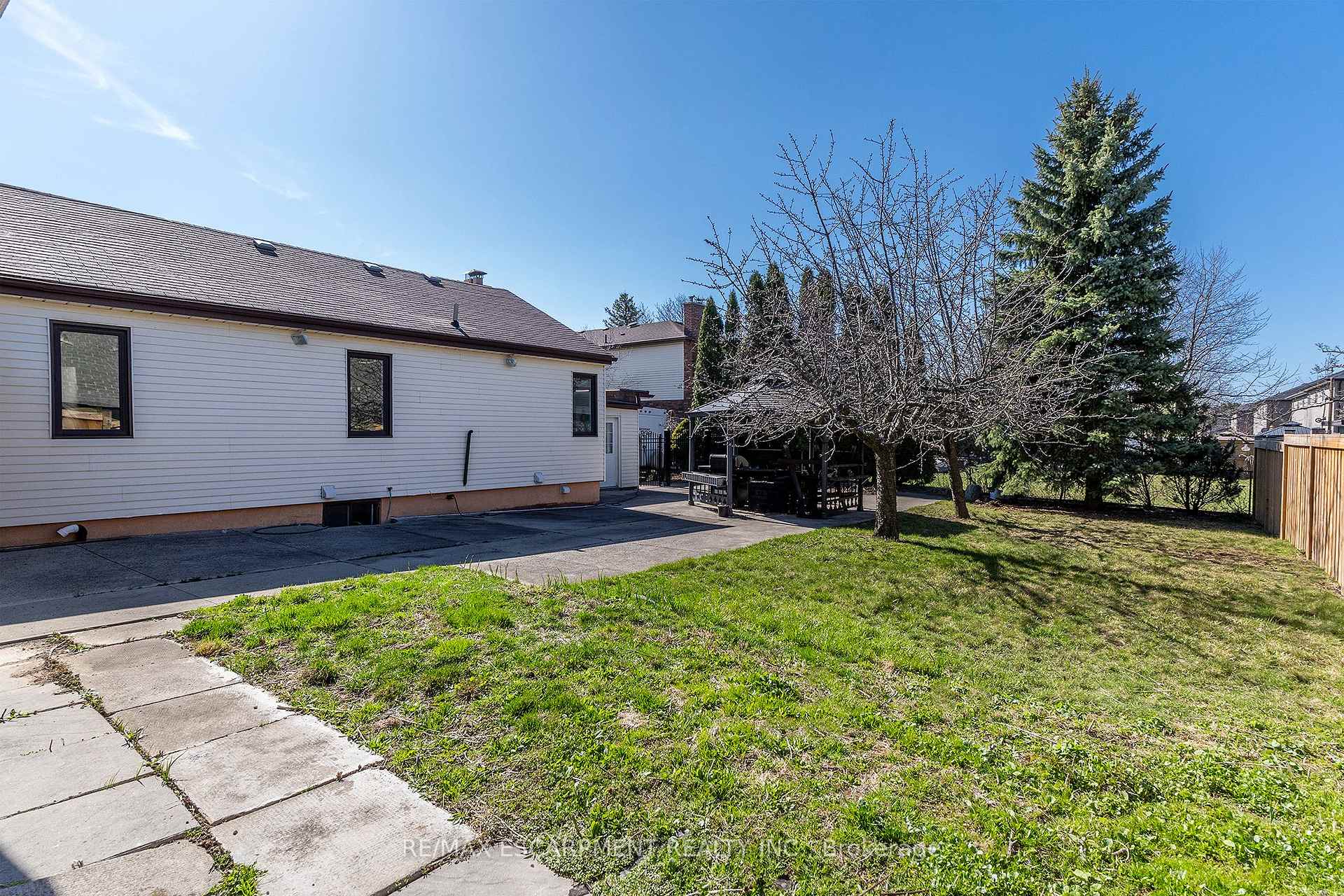 Photo 28 of 808 West 5TH Street, Hamilton, Gourley — HOMEH
