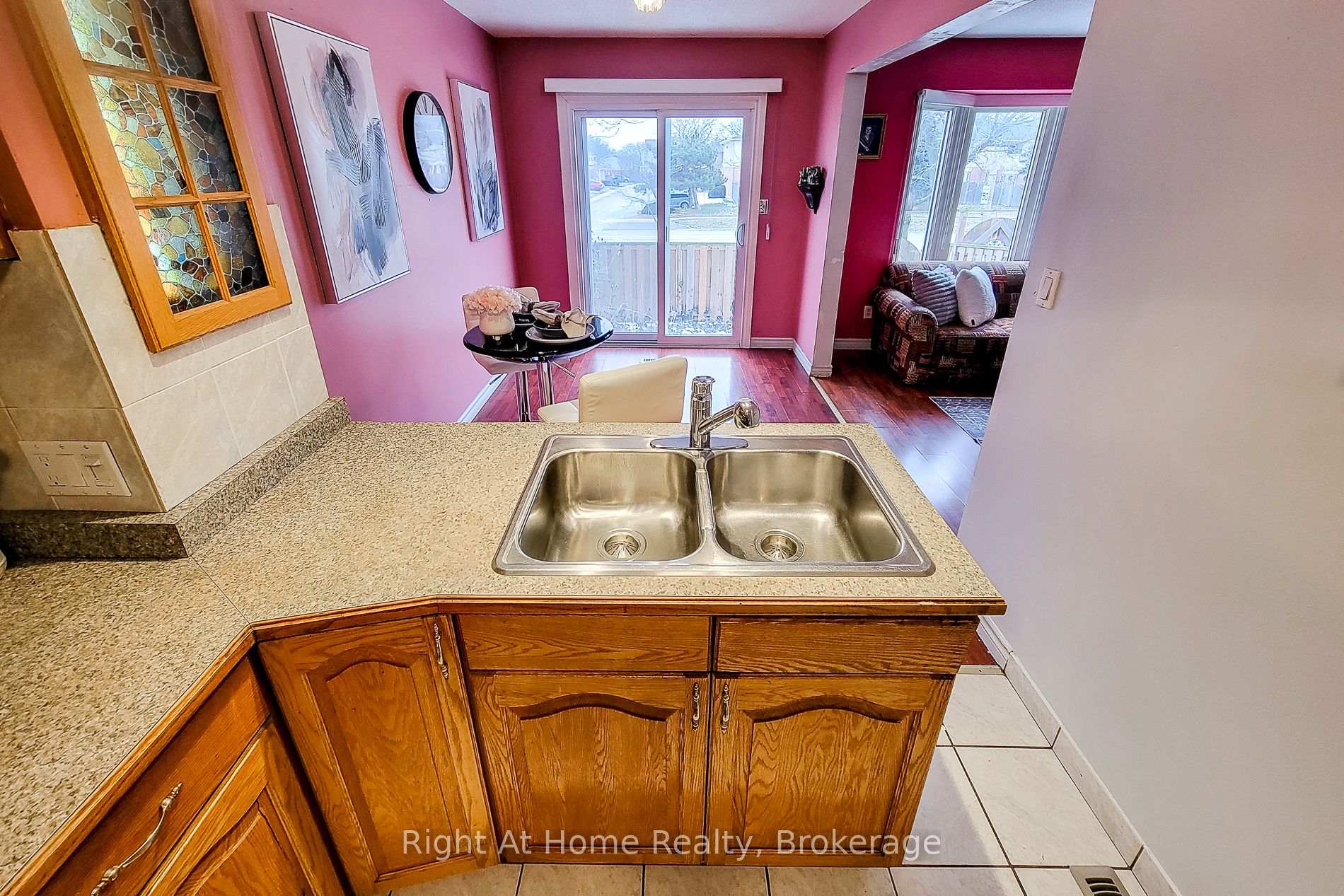 Photo 7 of Unit 4, 860 Rymal Road E, Hamilton, Broughton — HOMEH