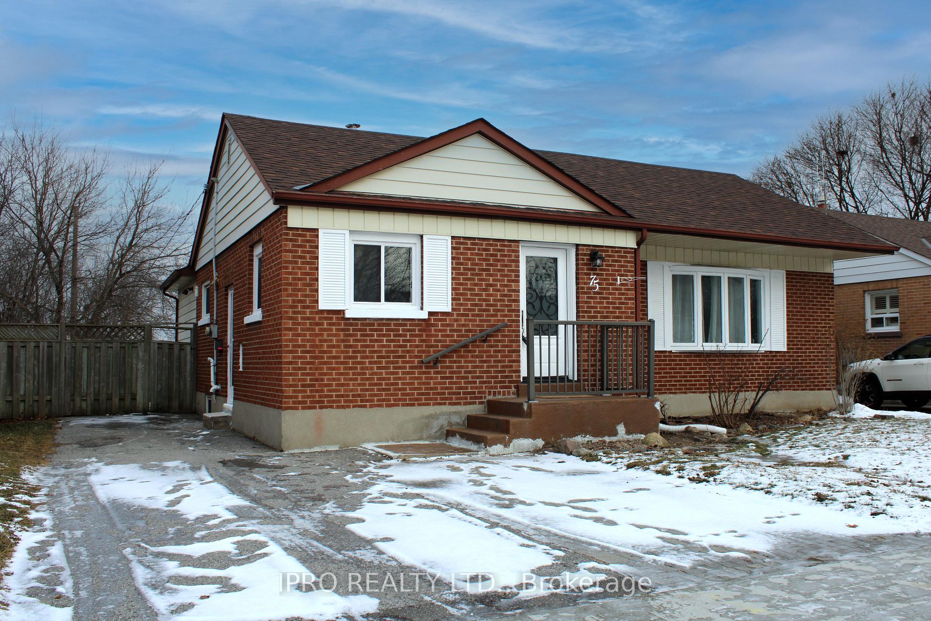 Front of 75 Admiral Road W