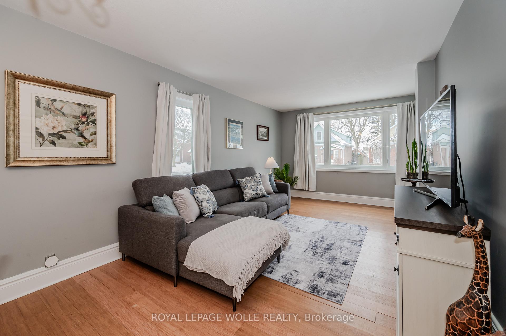 Photo 3 of 13 Grenville Avenue, Kitchener — HOMEH