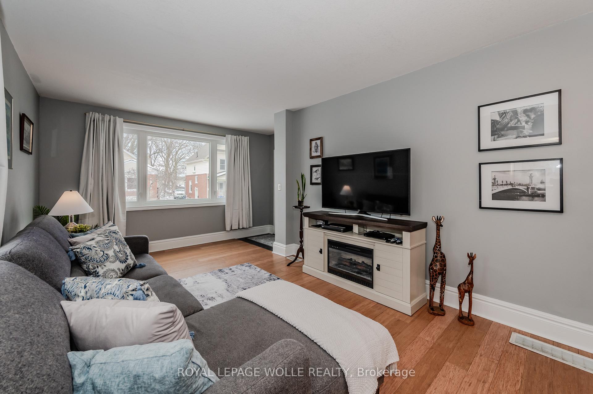 Photo 11 of 13 Grenville Avenue, Kitchener — HOMEH