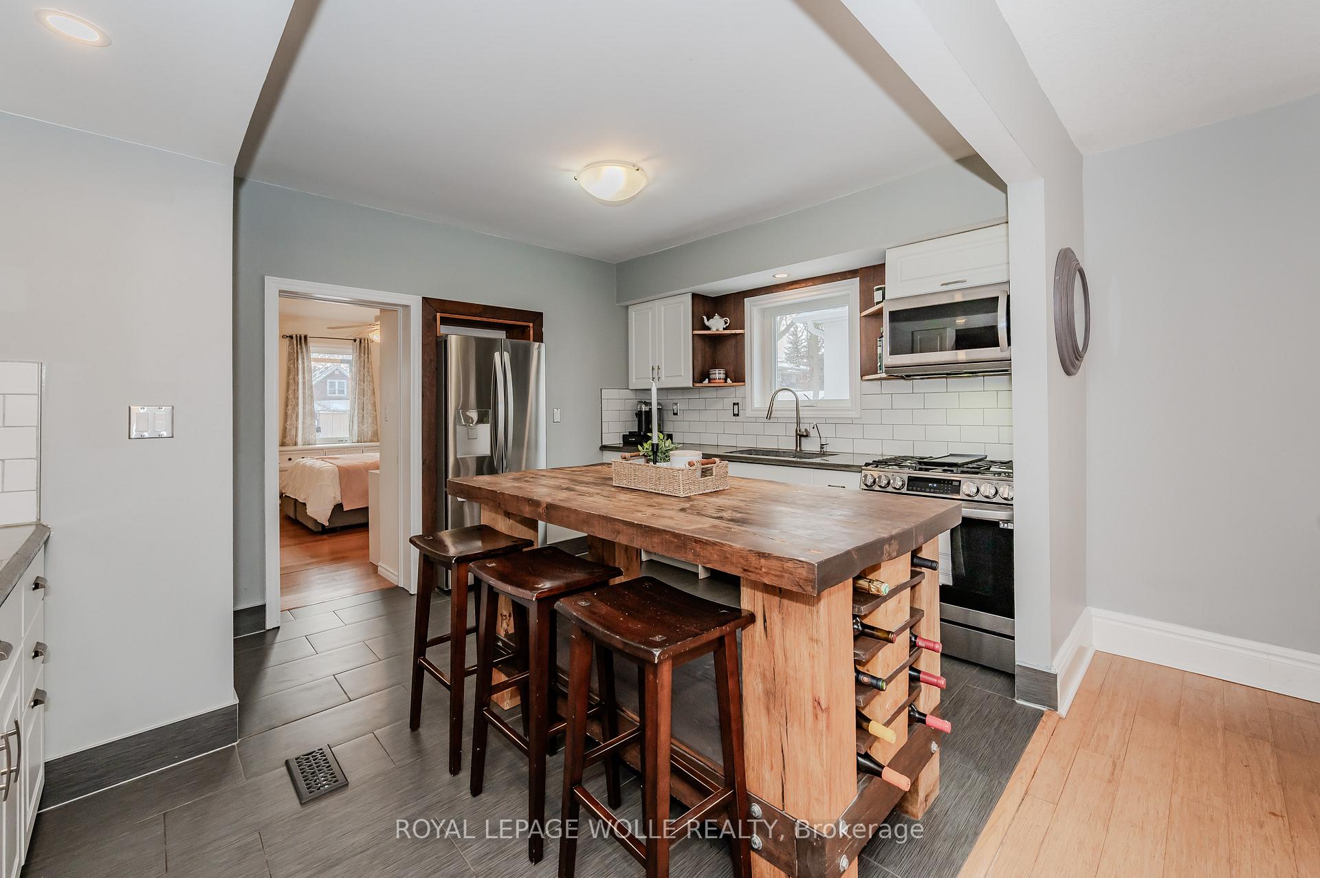 Photo 5 of 13 Grenville Avenue, Kitchener — HOMEH