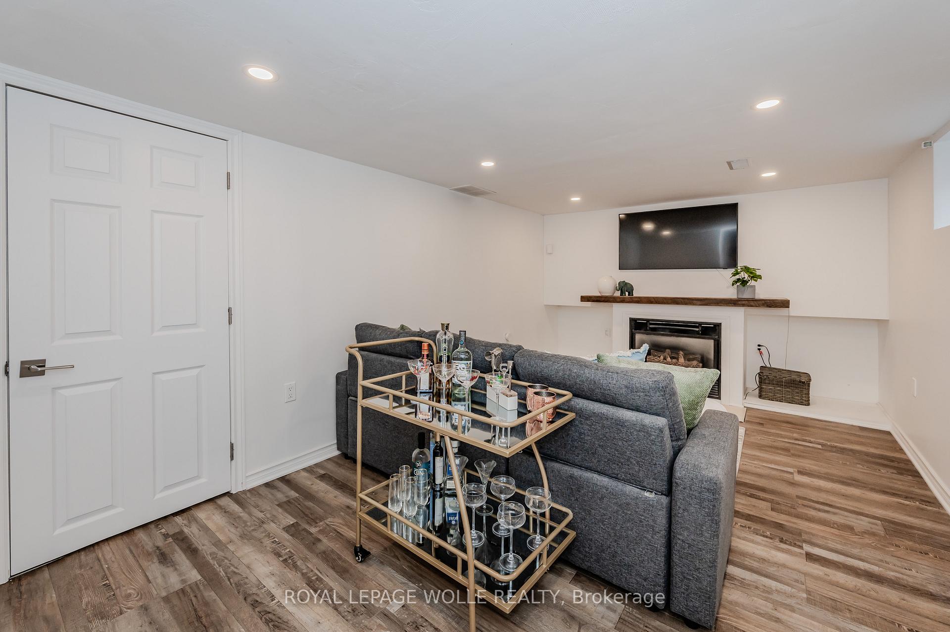 Photo 20 of 13 Grenville Avenue, Kitchener — HOMEH