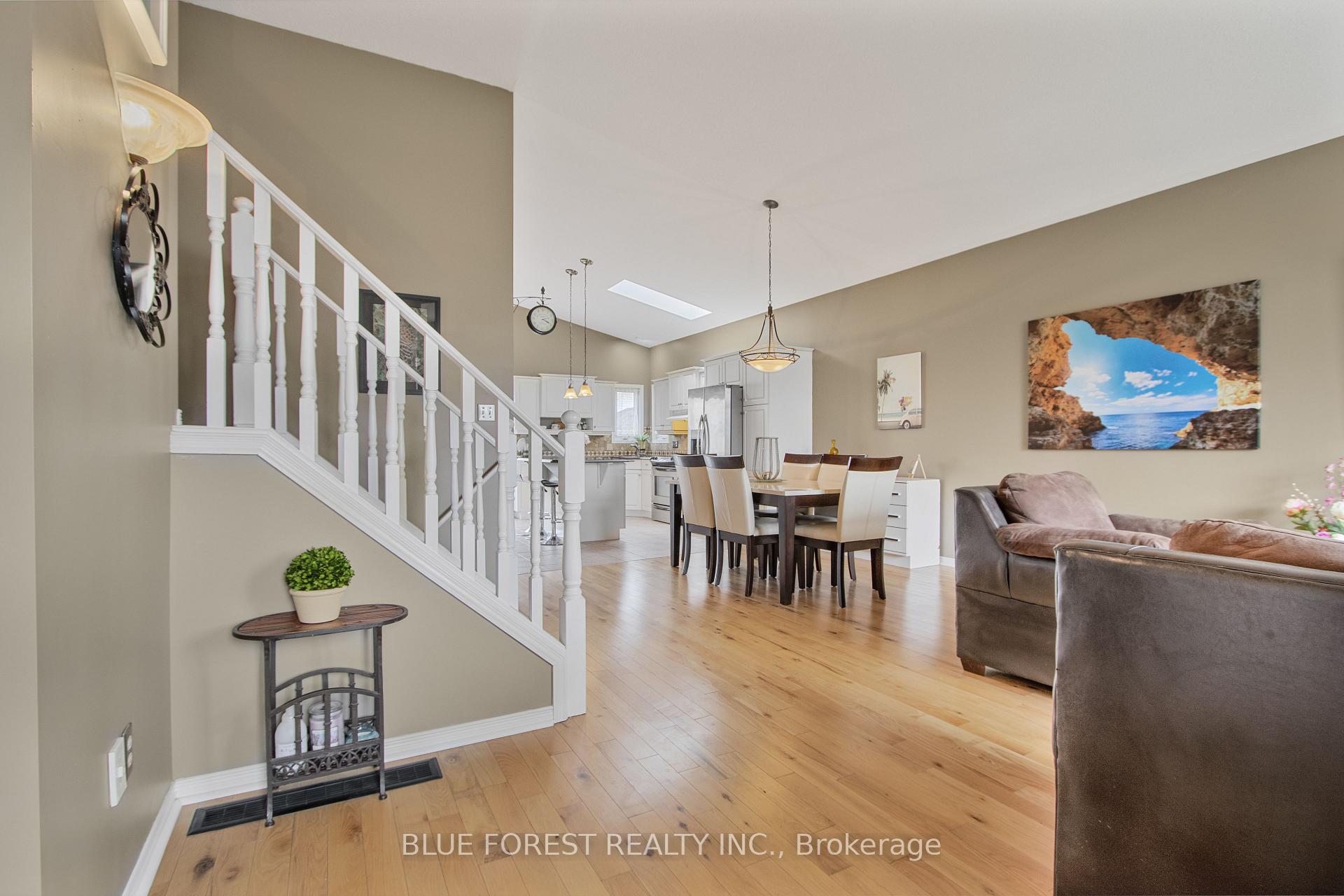 Photo 2 of 451 Highview Drive, St. Thomas — HOMEH
