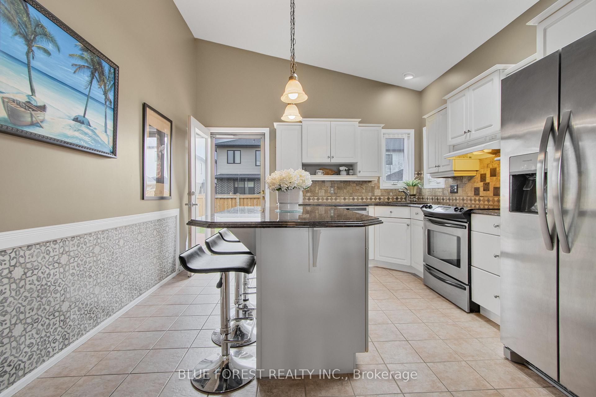 Photo 4 of 451 Highview Drive, St. Thomas — HOMEH