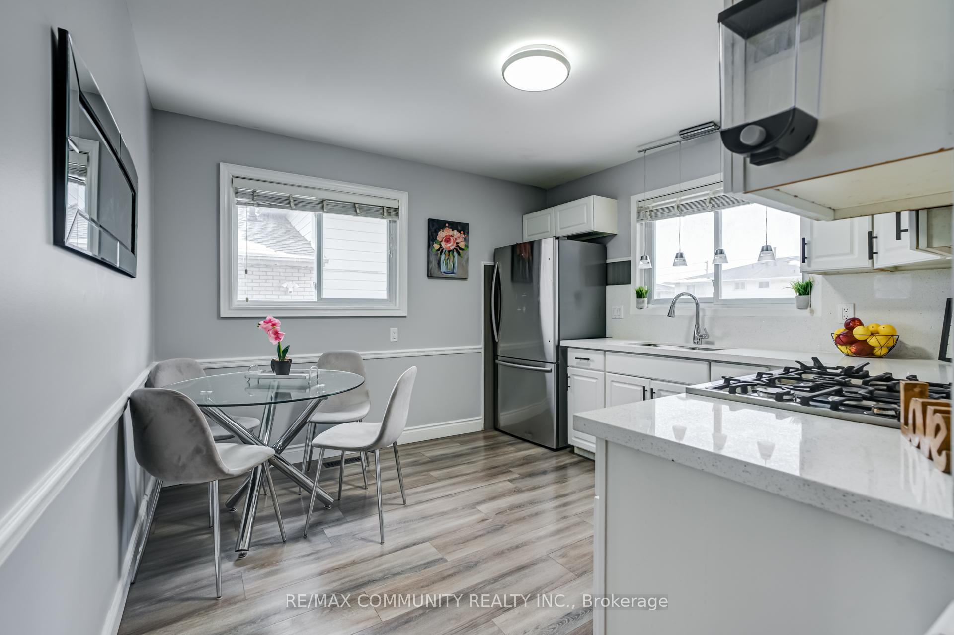 Photo 3 of 409 Maplewood Drive, Oshawa, O'Neill — HOMEH