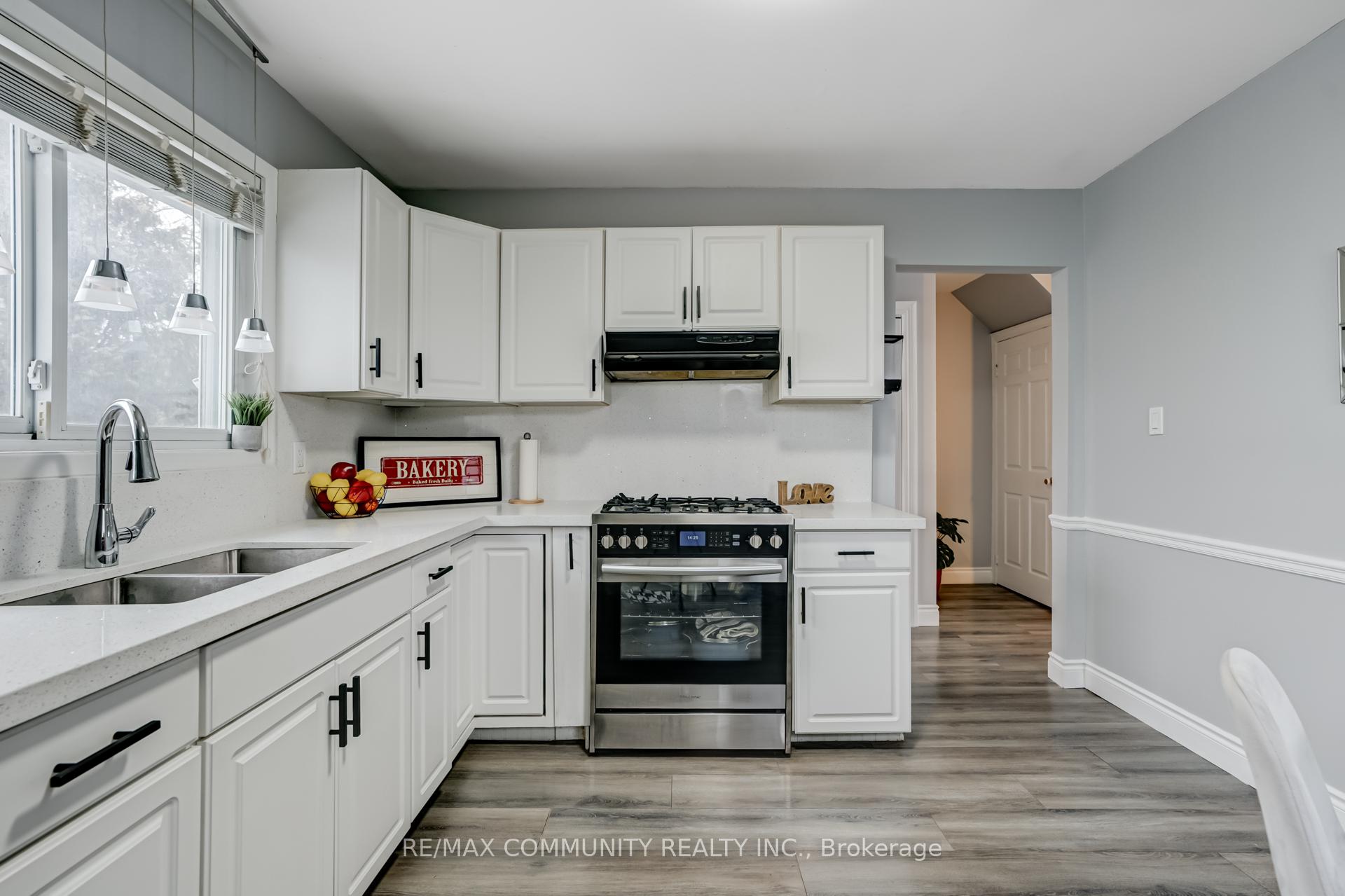 Photo 4 of 409 Maplewood Drive, Oshawa, O'Neill — HOMEH