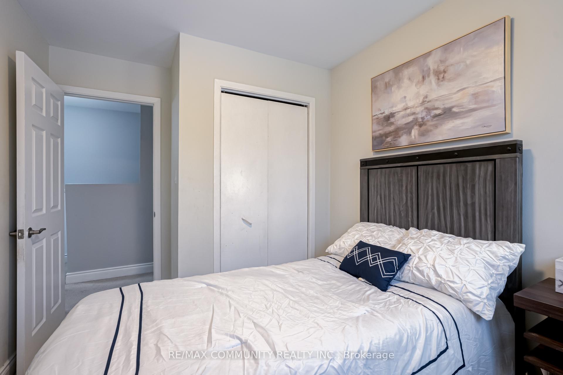 Photo 17 of 409 Maplewood Drive, Oshawa, O'Neill — HOMEH