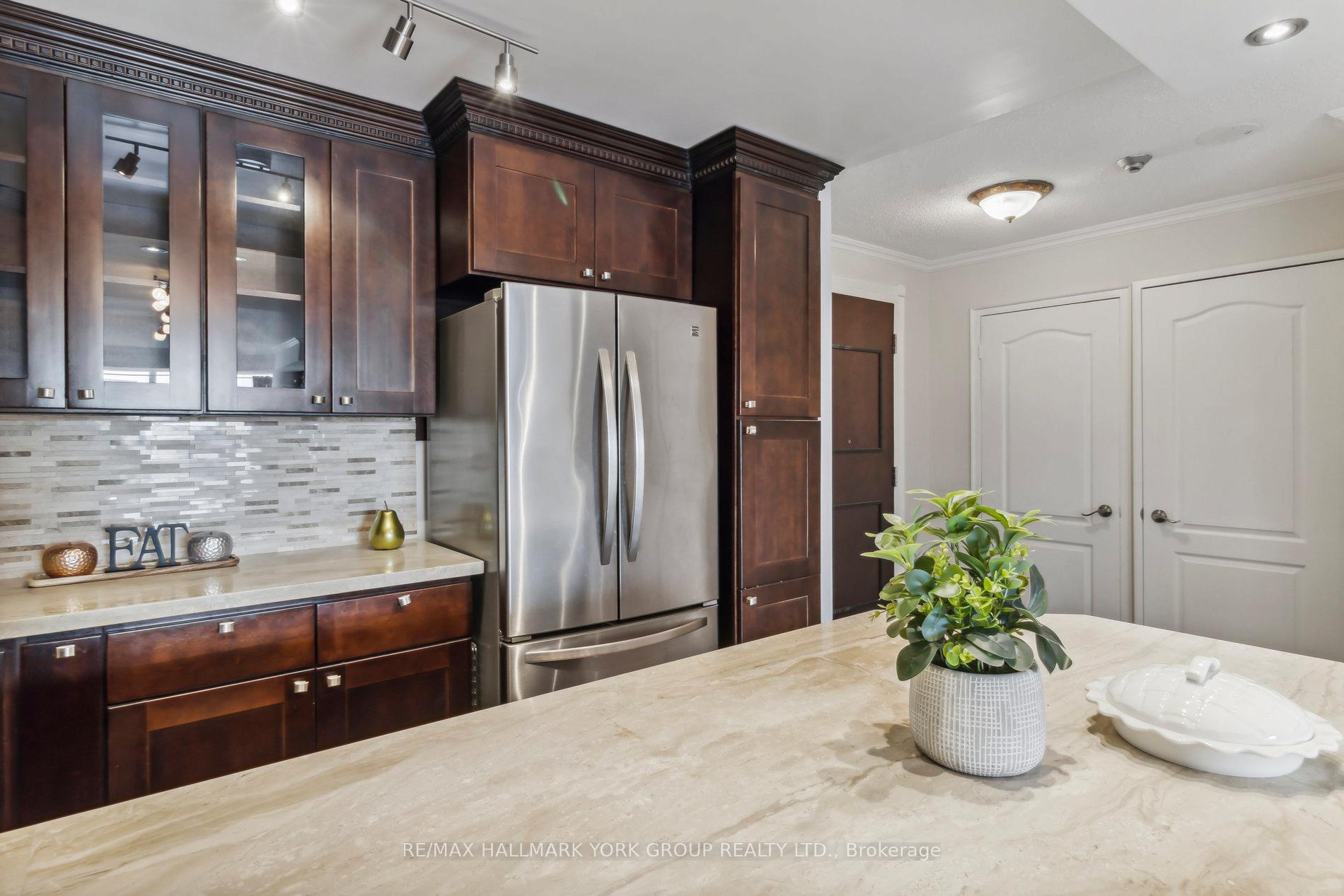 Photo 10 of Unit 1212, 11 Townsgate Drive, Vaughan, Crestwood-Springfarm-Yorkhill — HOMEH