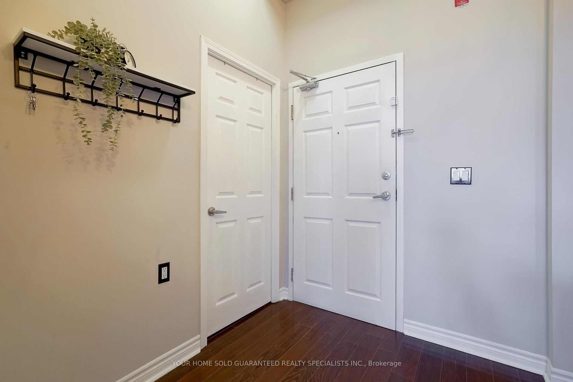 Photo 2 of Unit 511, 15450 Yonge Street, Aurora, Aurora Heights — HOMEH