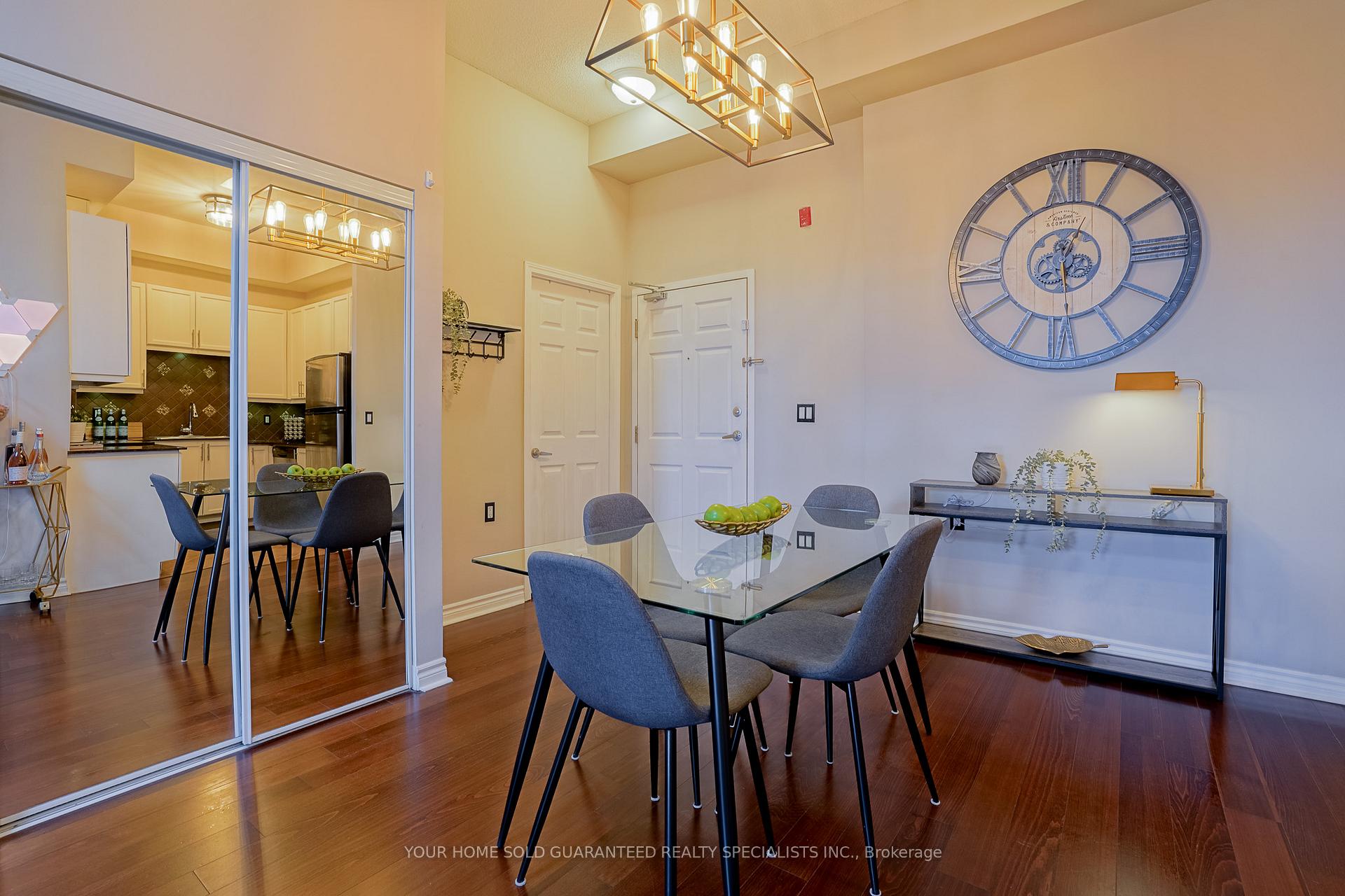 Photo 6 of Unit 511, 15450 Yonge Street, Aurora, Aurora Heights — HOMEH