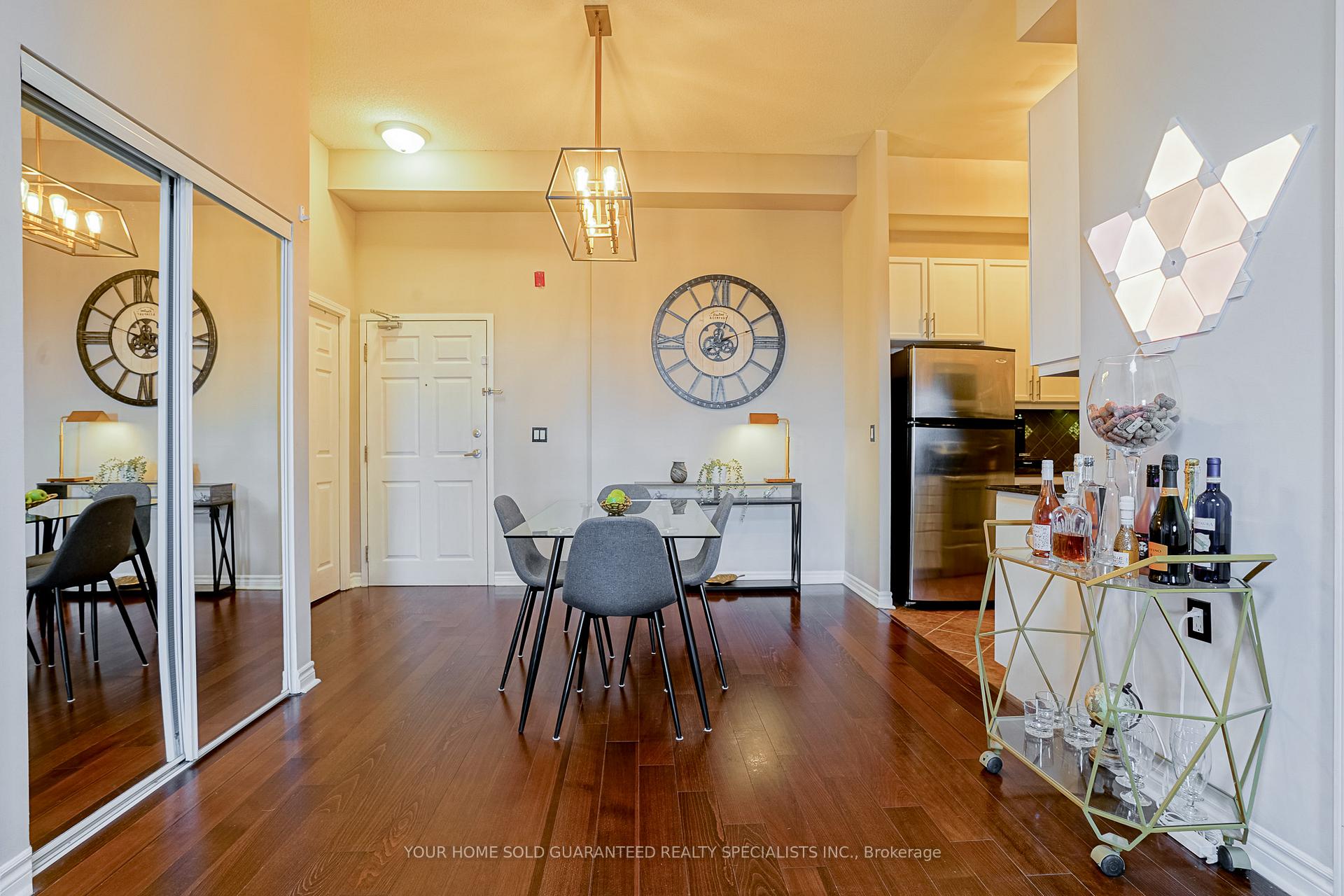 Photo 8 of Unit 511, 15450 Yonge Street, Aurora, Aurora Heights — HOMEH
