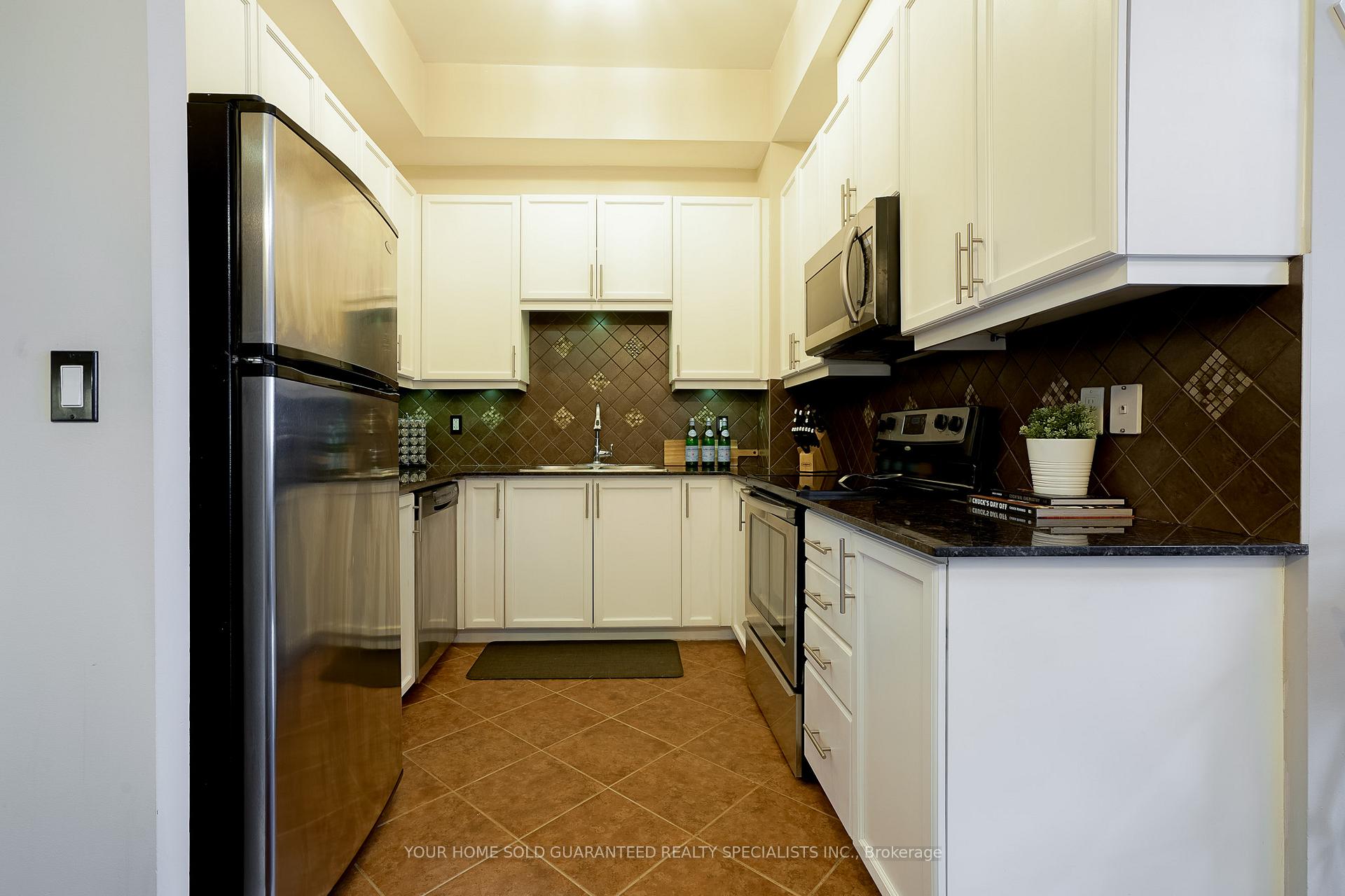 Photo 3 of Unit 511, 15450 Yonge Street, Aurora, Aurora Heights — HOMEH