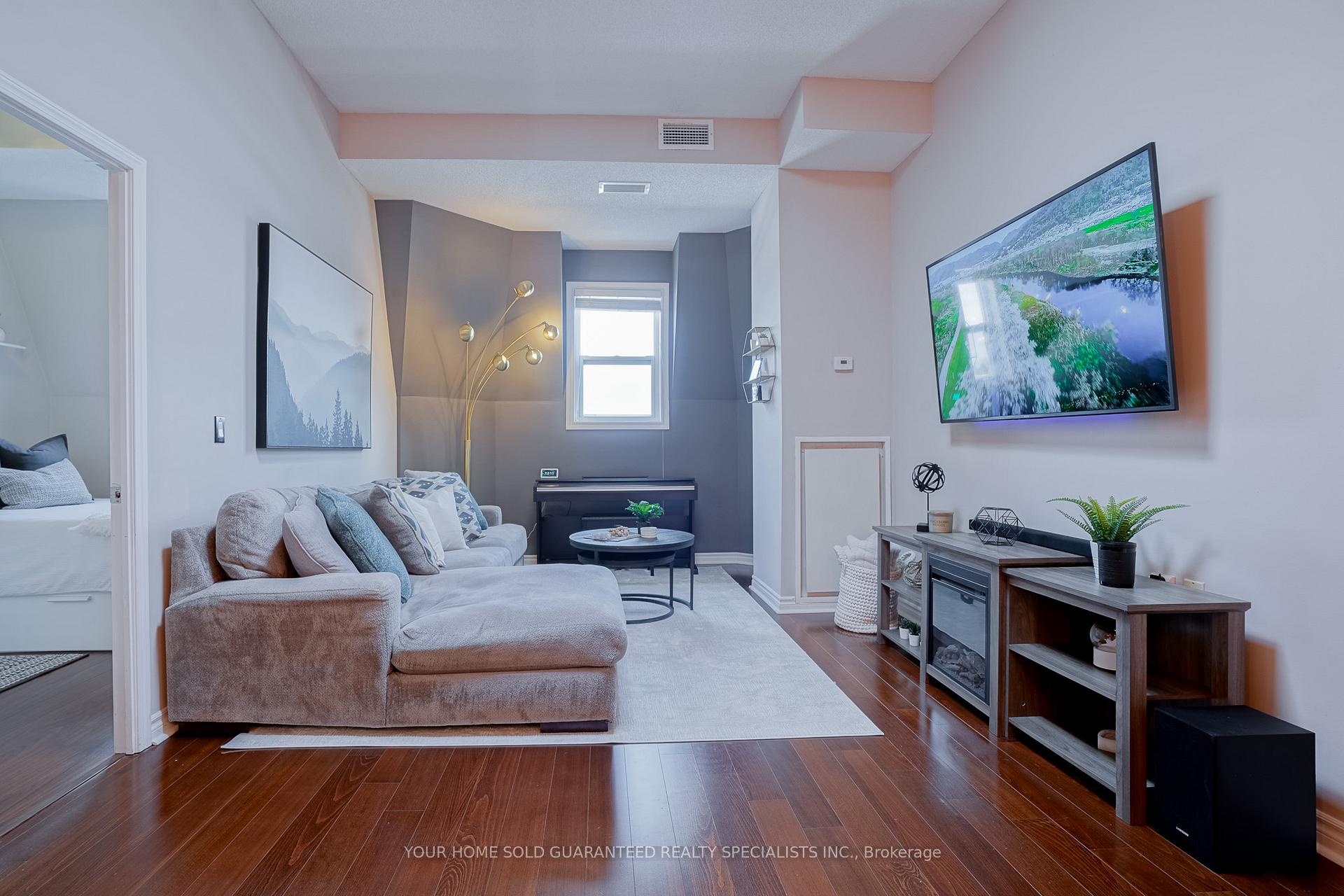 Photo 7 of Unit 511, 15450 Yonge Street, Aurora, Aurora Heights — HOMEH