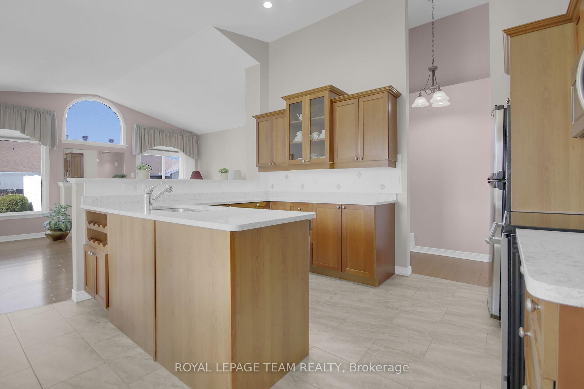 Photo 2 of 45 Amberlakes Drive, Ottawa, Stittsville (Central) — HOMEH