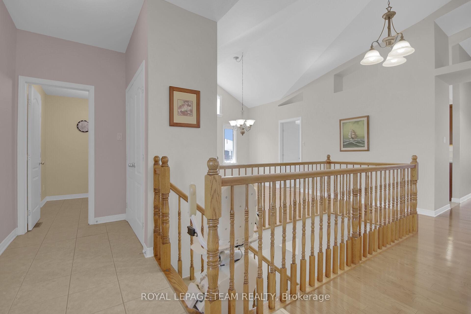 Photo 4 of 45 Amberlakes Drive, Ottawa, Stittsville (Central) — HOMEH