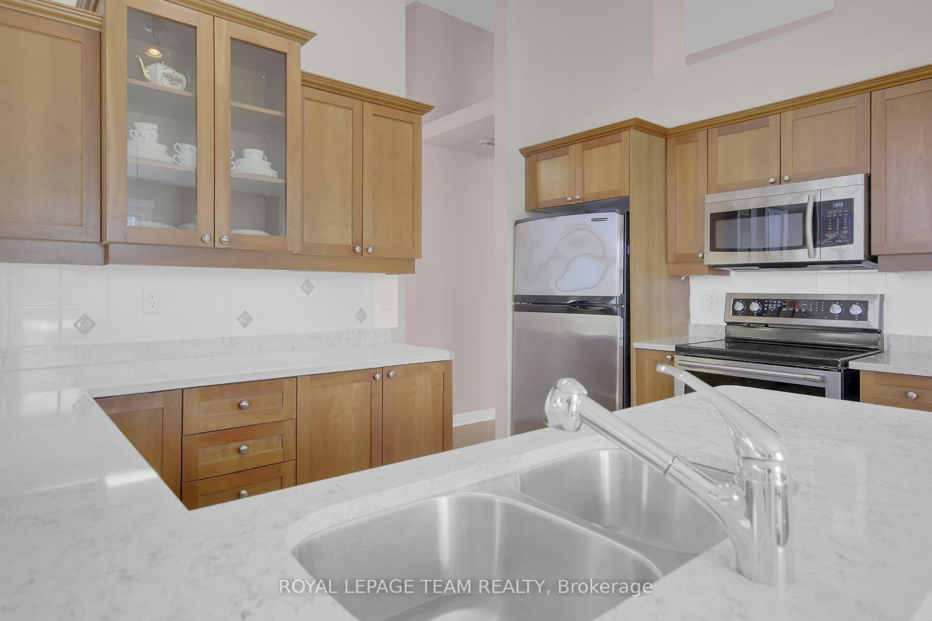 Photo 3 of 45 Amberlakes Drive, Ottawa, Stittsville (Central) — HOMEH