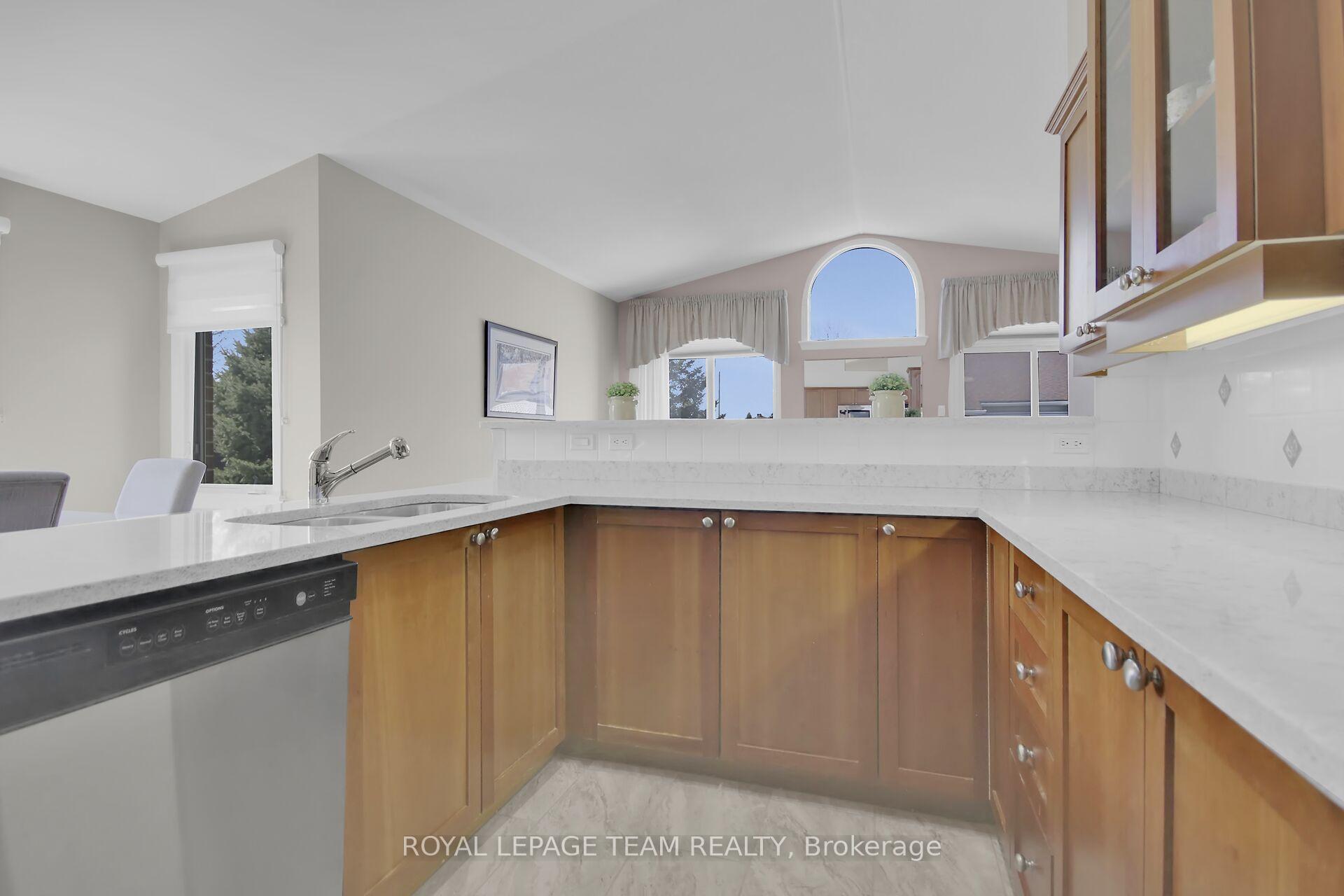 Photo 14 of 45 Amberlakes Drive, Ottawa, Stittsville (Central) — HOMEH