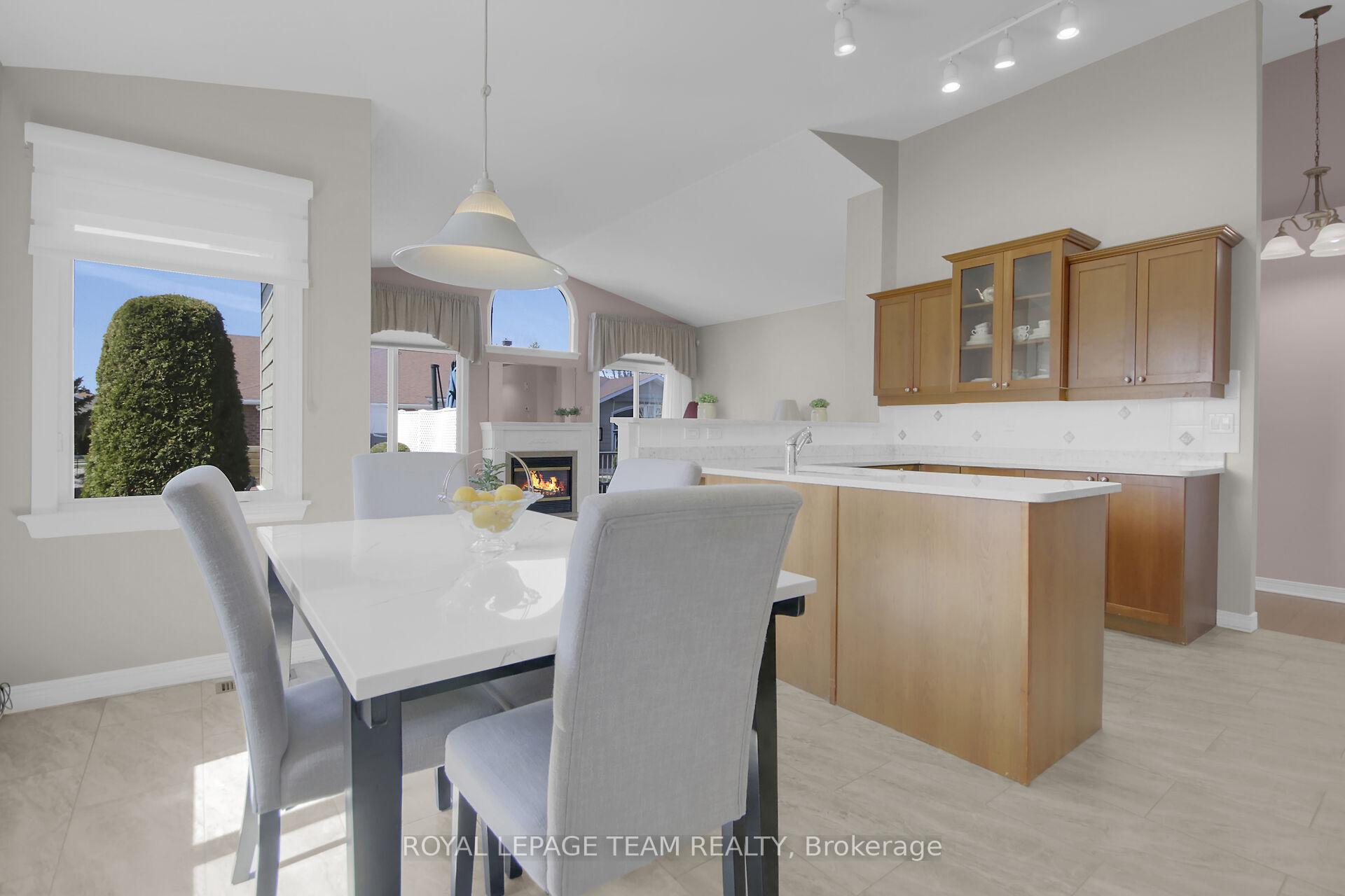 Photo 13 of 45 Amberlakes Drive, Ottawa, Stittsville (Central) — HOMEH