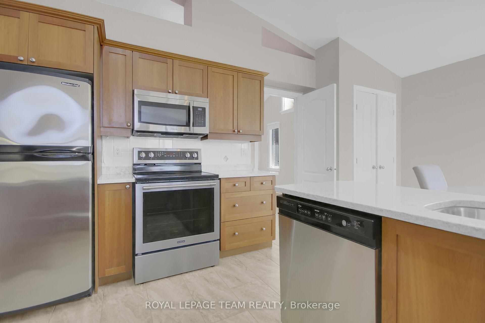Photo 23 of 45 Amberlakes Drive, Ottawa, Stittsville (Central) — HOMEH
