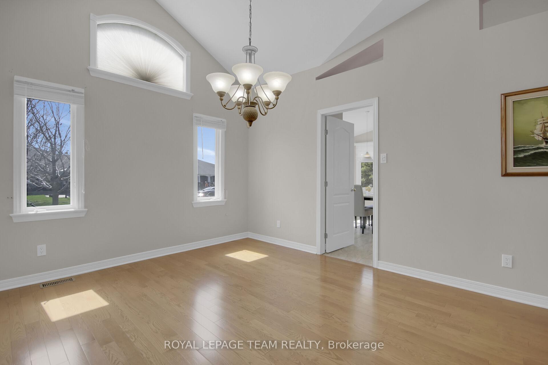Photo 24 of 45 Amberlakes Drive, Ottawa, Stittsville (Central) — HOMEH