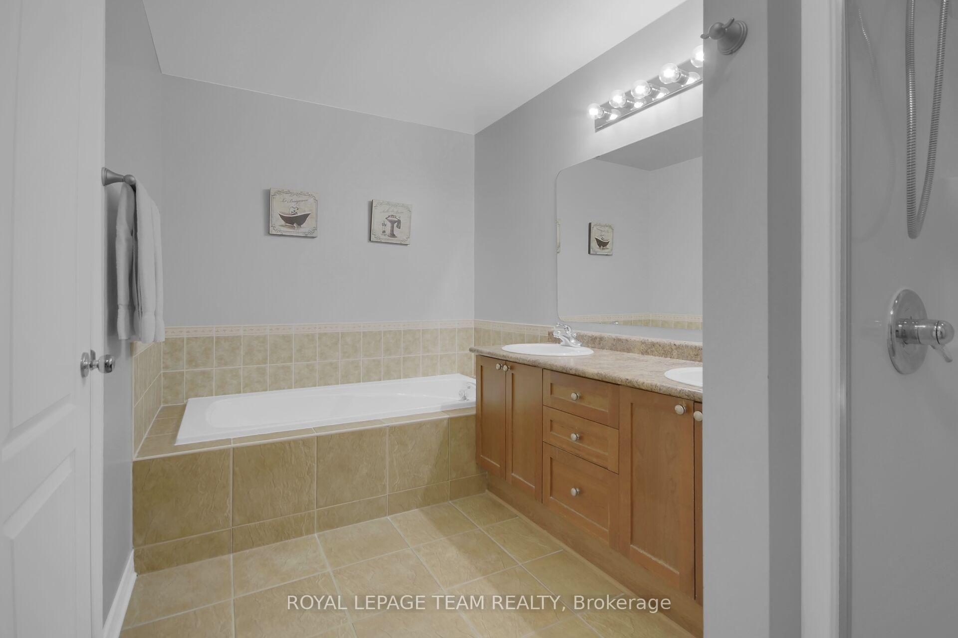 Photo 18 of 45 Amberlakes Drive, Ottawa, Stittsville (Central) — HOMEH