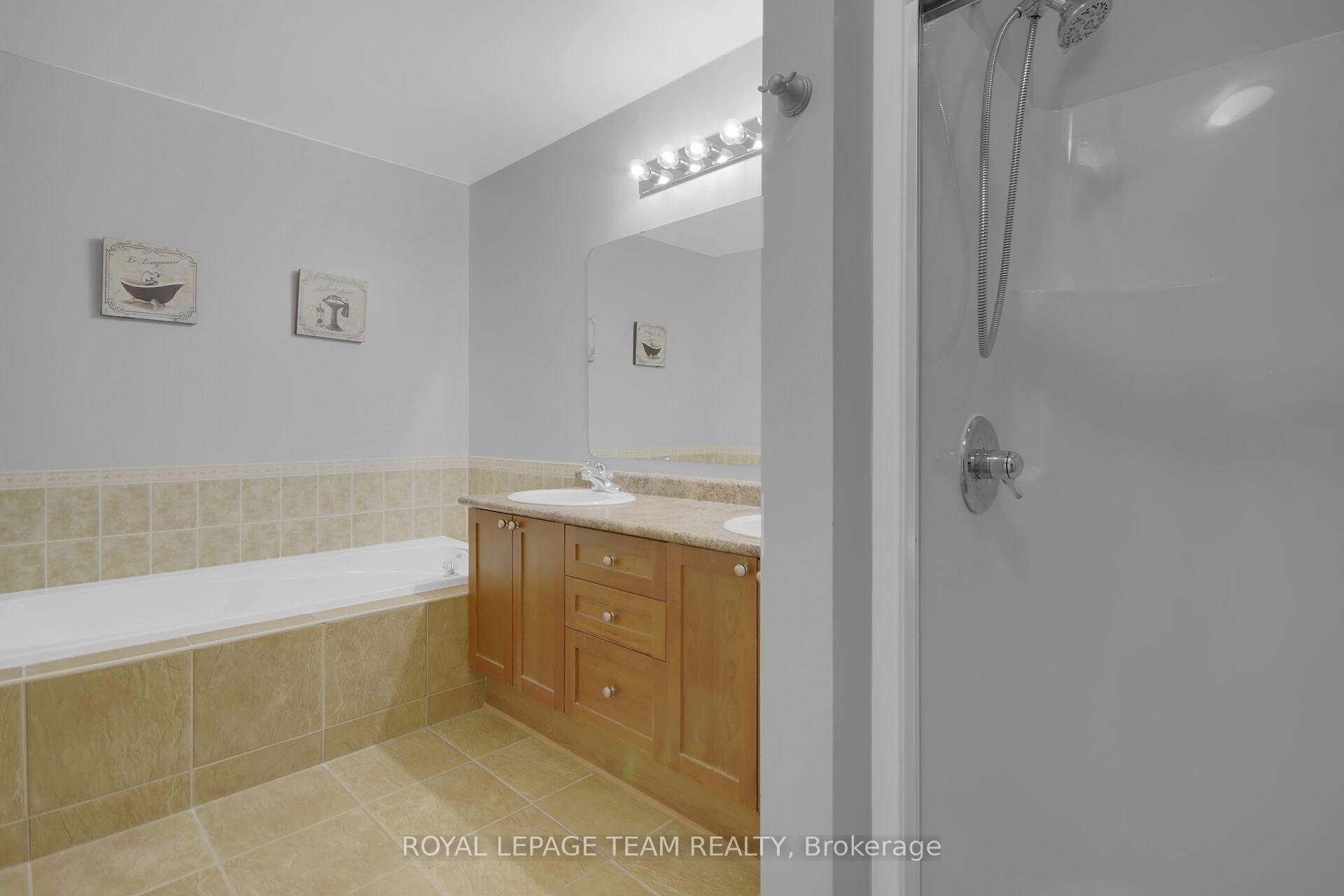 Photo 7 of 45 Amberlakes Drive, Ottawa, Stittsville (Central) — HOMEH