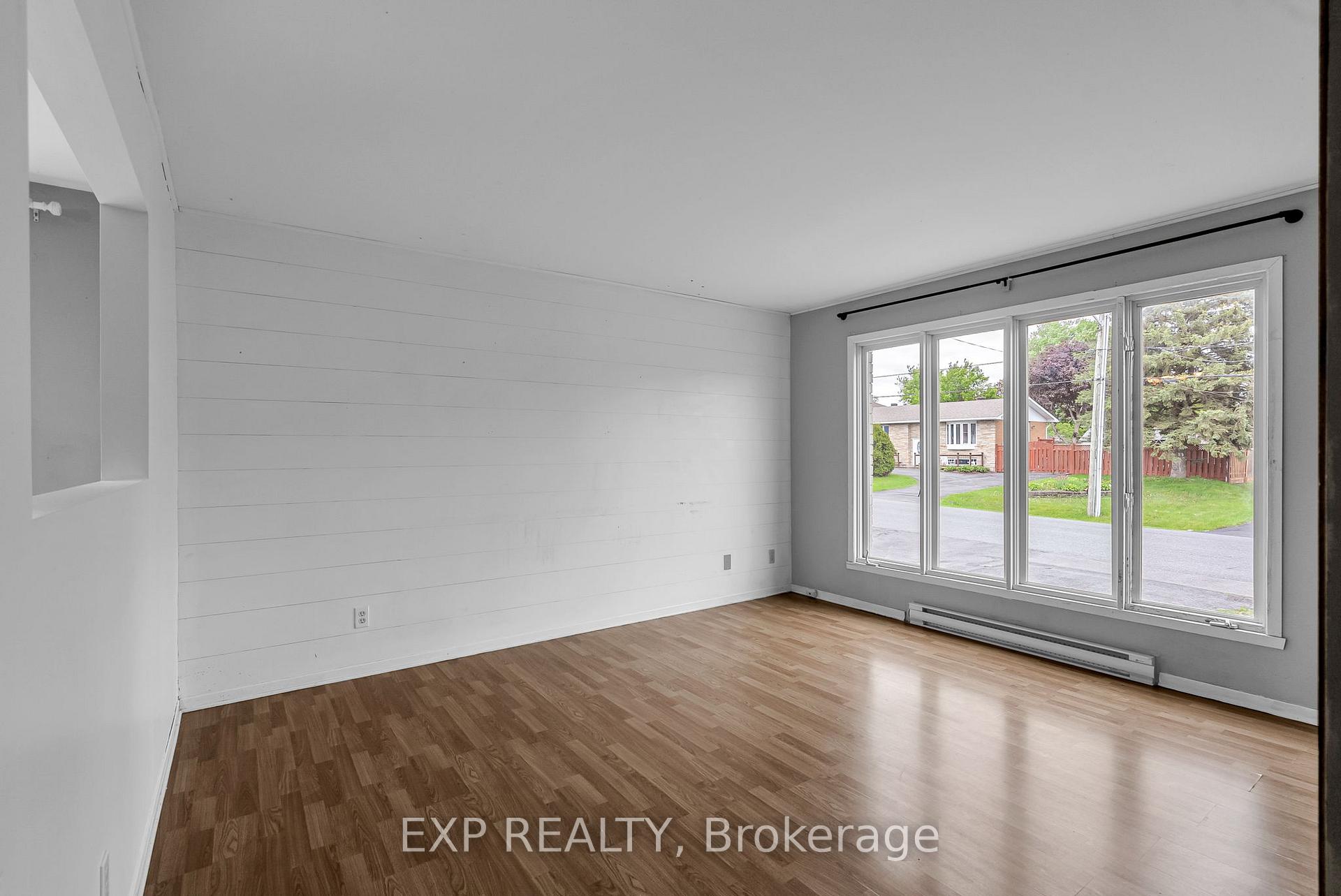 Photo 4 of 1820 Elgin Street, Cornwall — HOMEH