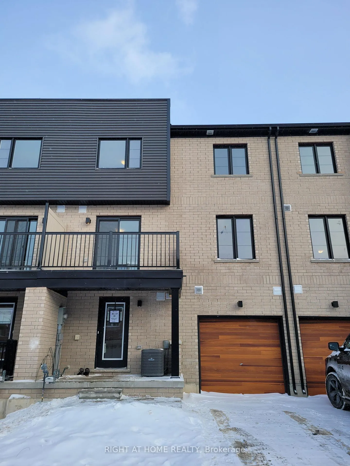 Photo 1 of 34 Silo Mews, Barrie, Rural Barrie Southeast — HOMEH