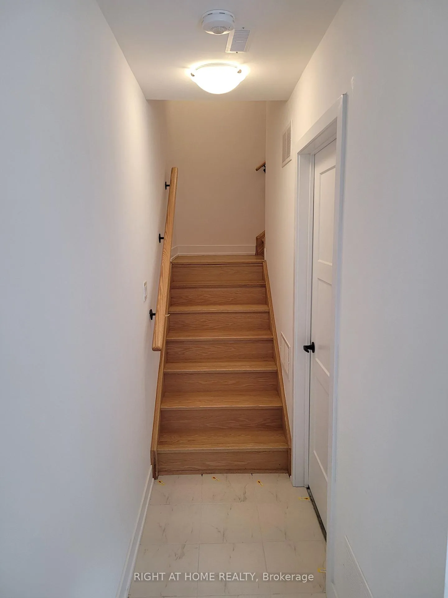 Photo 10 of 34 Silo Mews, Barrie, Rural Barrie Southeast — HOMEH