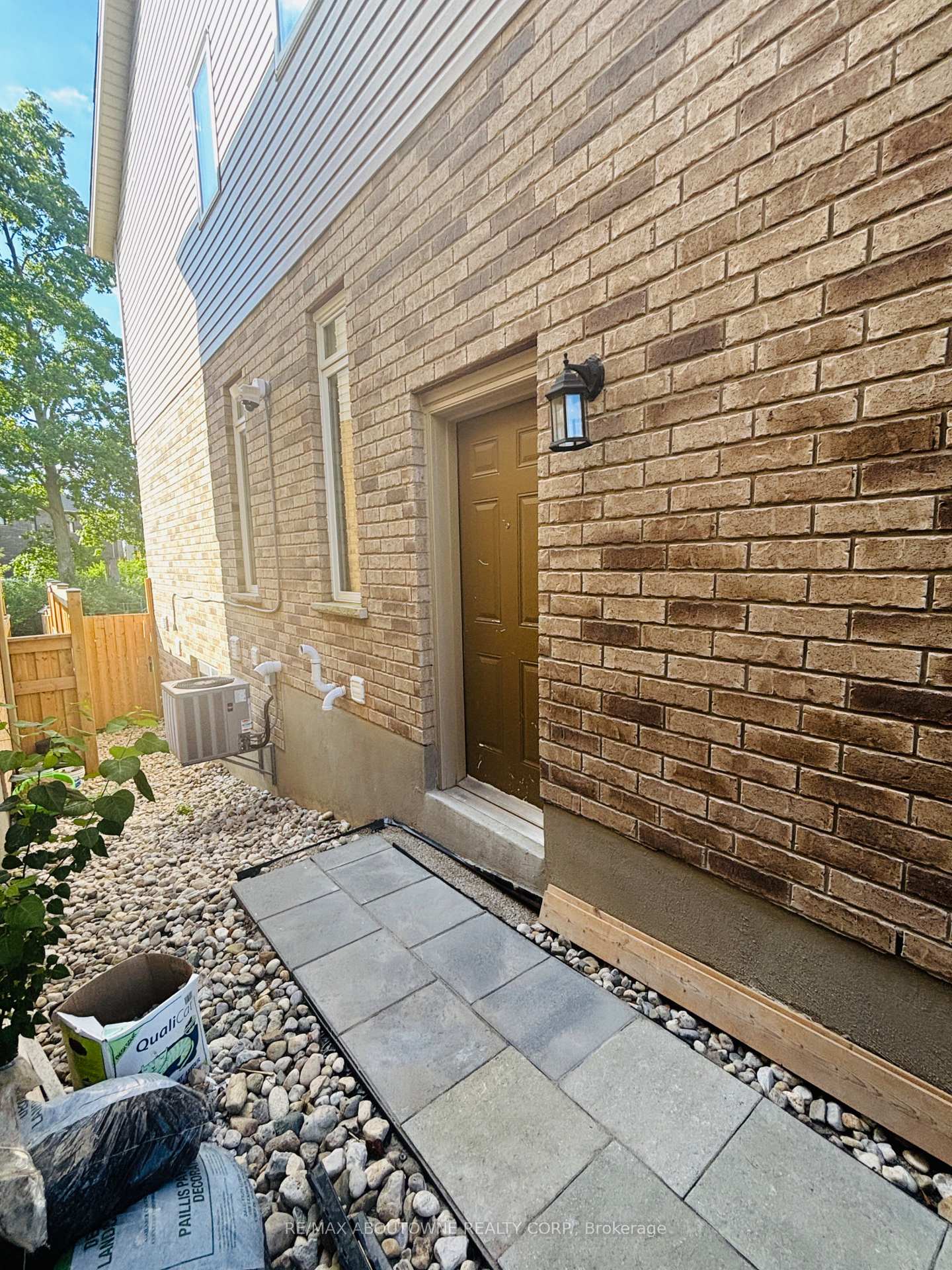 Photo 3 of Unit Bsmt, 91 Ambrous Crescent, Guelph, Kortright East — HOMEH