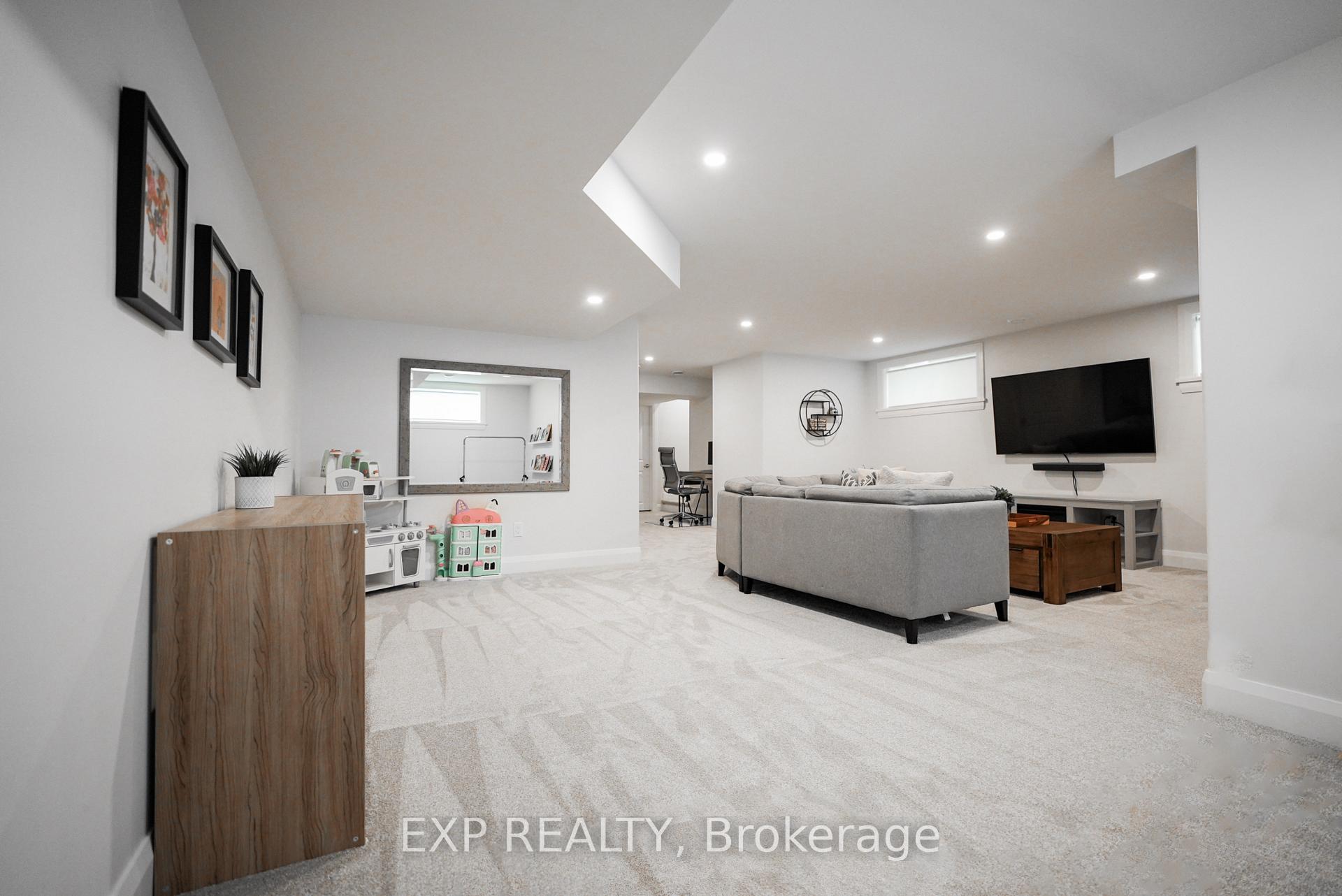 Photo 37 of 262 West Ridge Drive, Ottawa, Stittsville (South) — HOMEH