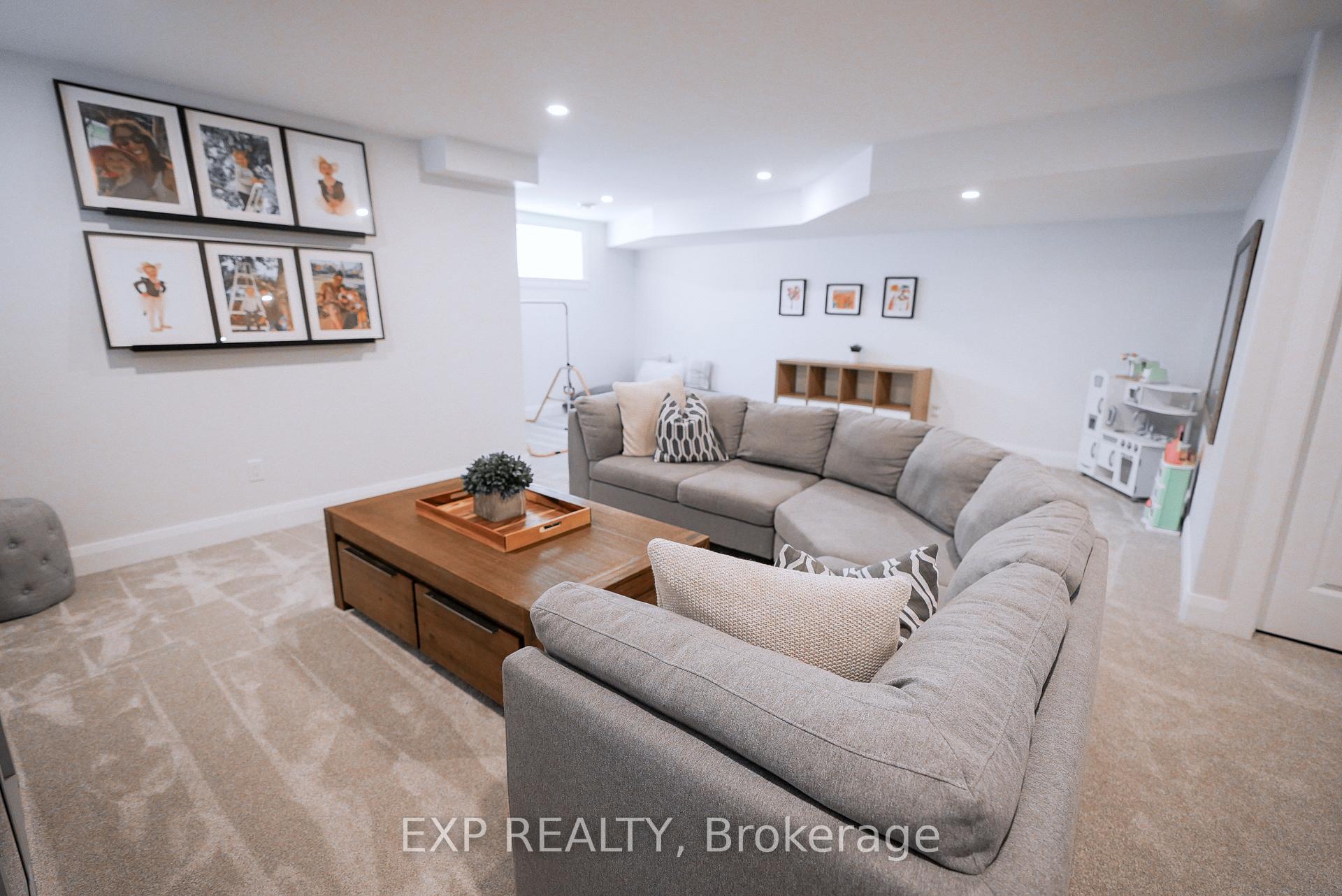 Photo 33 of 262 West Ridge Drive, Ottawa, Stittsville (South) — HOMEH