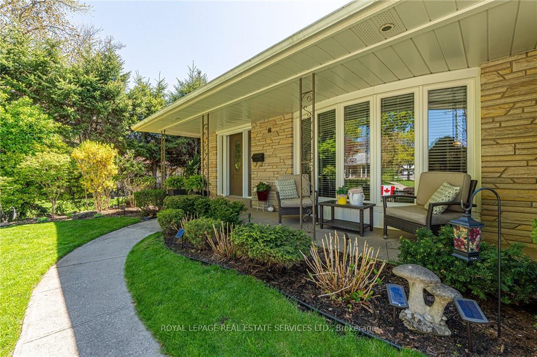 Photo 2 of 296 Glen Afton Drive, Burlington, Shoreacres — HOMEH
