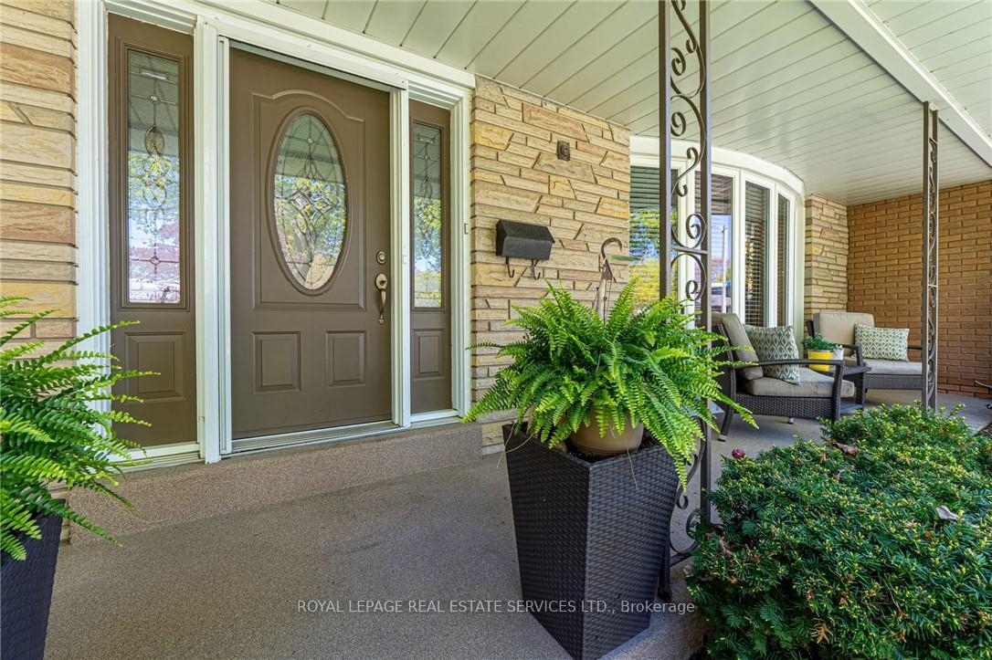 Photo 3 of 296 Glen Afton Drive, Burlington, Shoreacres — HOMEH