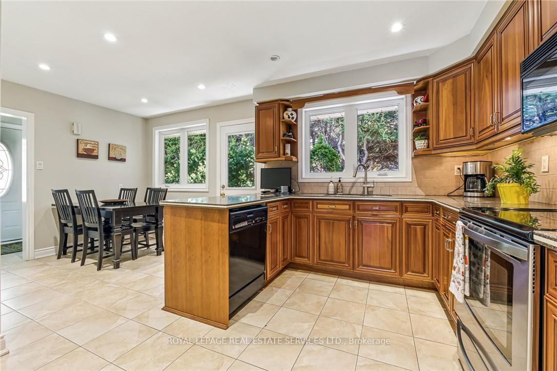 Photo 10 of 296 Glen Afton Drive, Burlington, Shoreacres — HOMEH