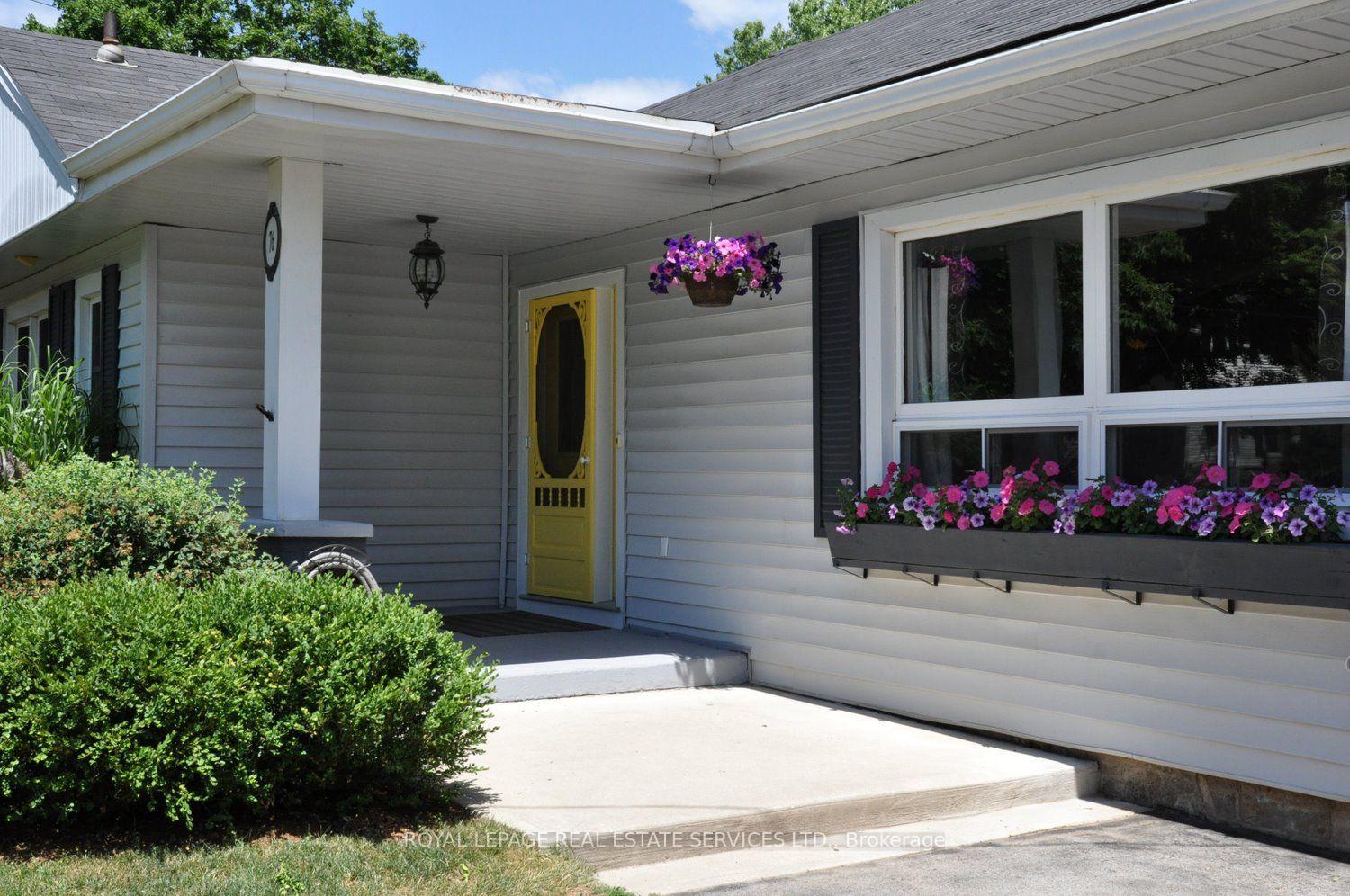 Photo 4 of 76 Main Street N, Hamilton, Waterdown — HOMEH