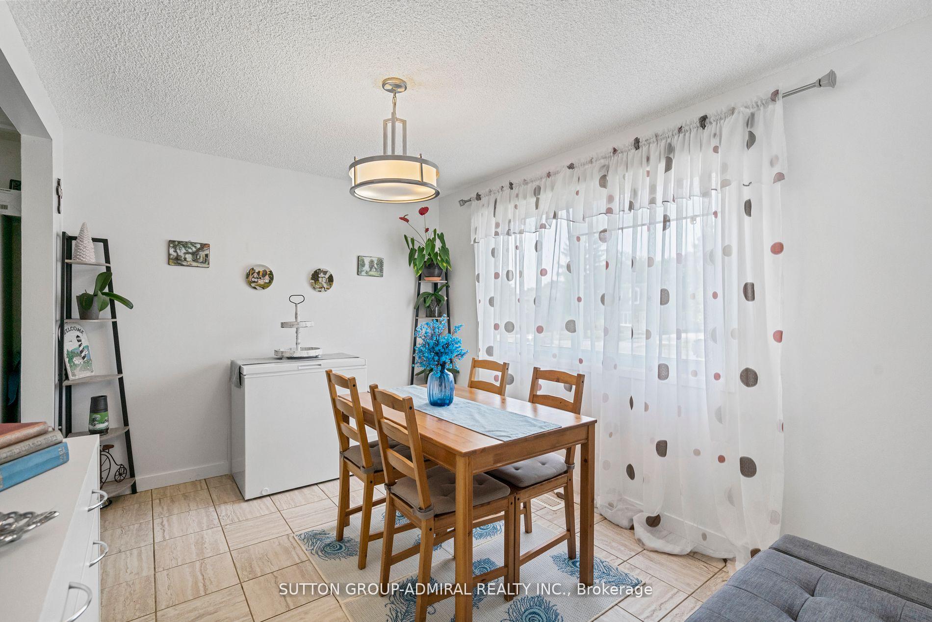 Photo 6 of 505 Elgin Street N, Cambridge — HOMEH