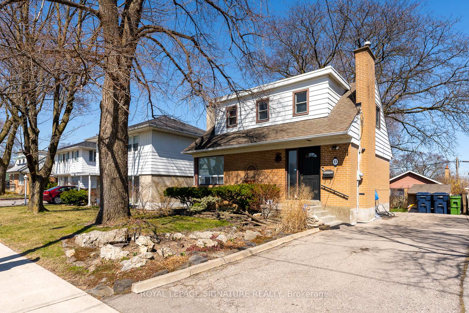 Front of 11 Coppermill Drive