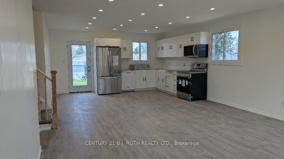 Photo 3 of Unit Upper, 20 Meadowland Avenue, Barrie, Allandale Heights — HOMEH