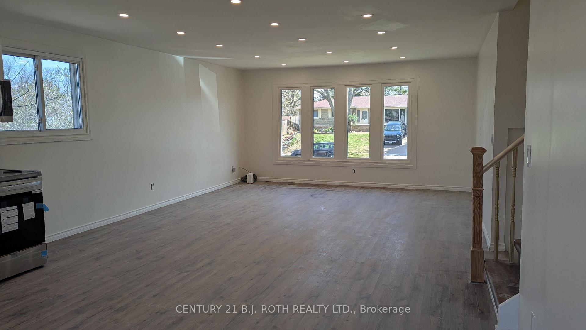 Photo 5 of Unit Upper, 20 Meadowland Avenue, Barrie, Allandale Heights — HOMEH