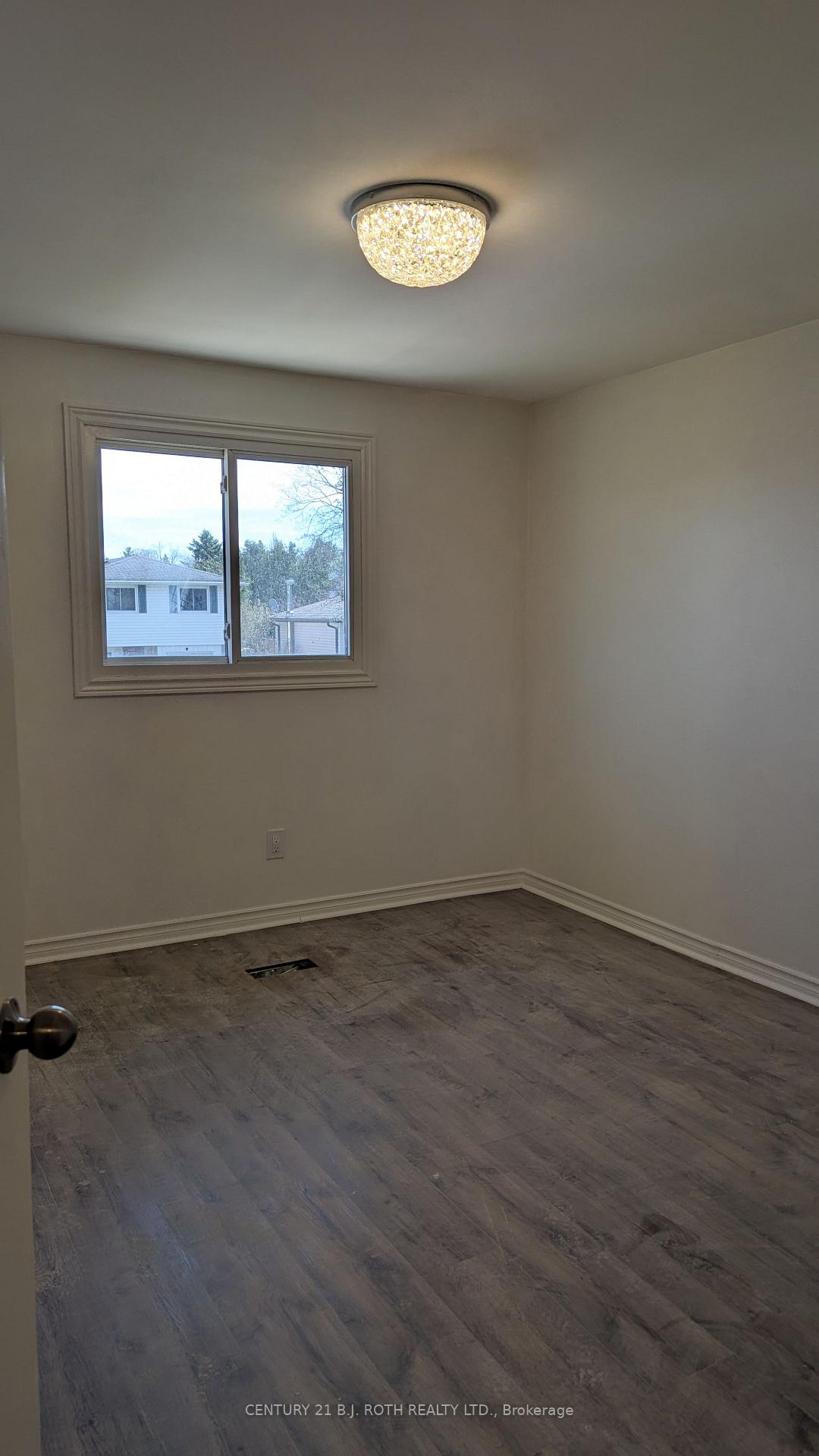 Photo 9 of Unit Upper, 20 Meadowland Avenue, Barrie, Allandale Heights — HOMEH